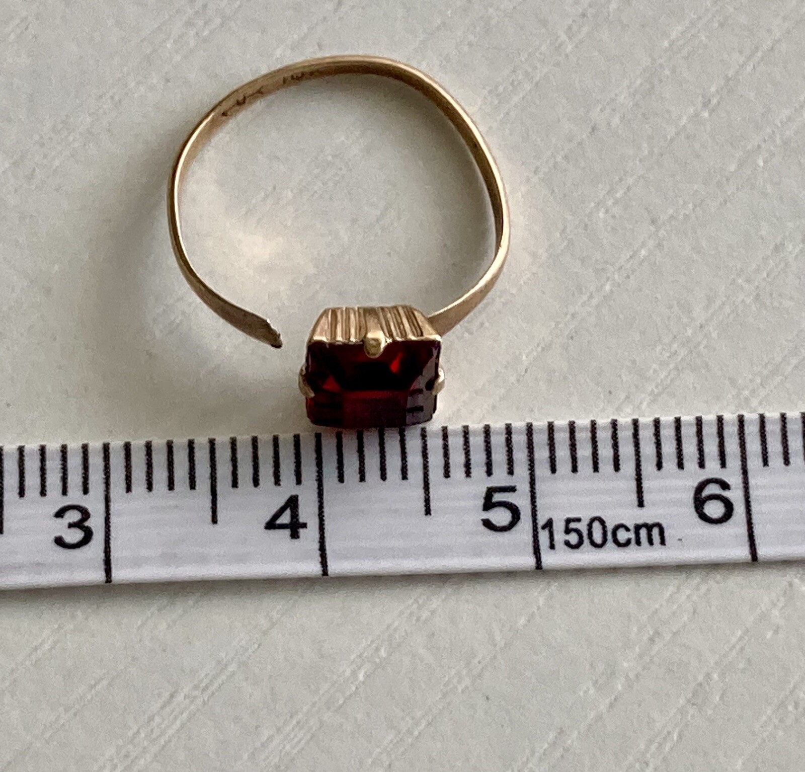 10k Yellow Gold Red Glass Ring Adjustable Band Size 4.75 Uncas Ladies Vintage