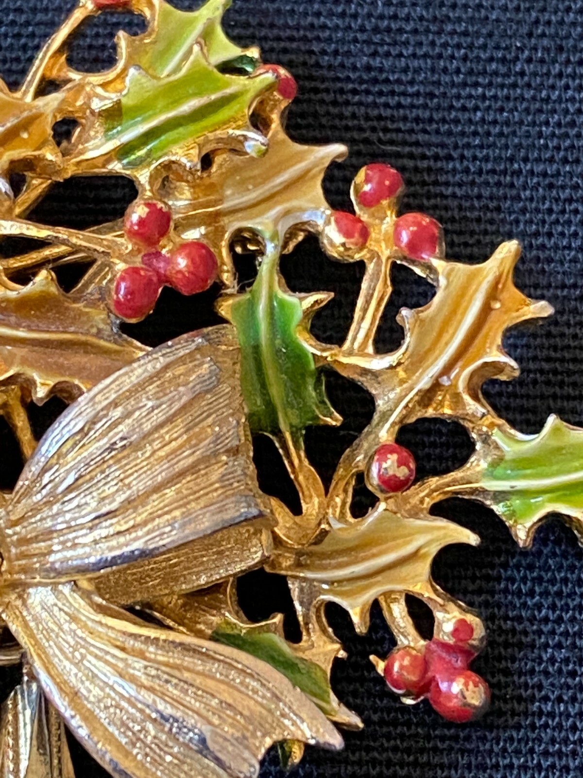 Vintage Weiss Christmas Enamel Holly Bow & Bells Pin – Damaged