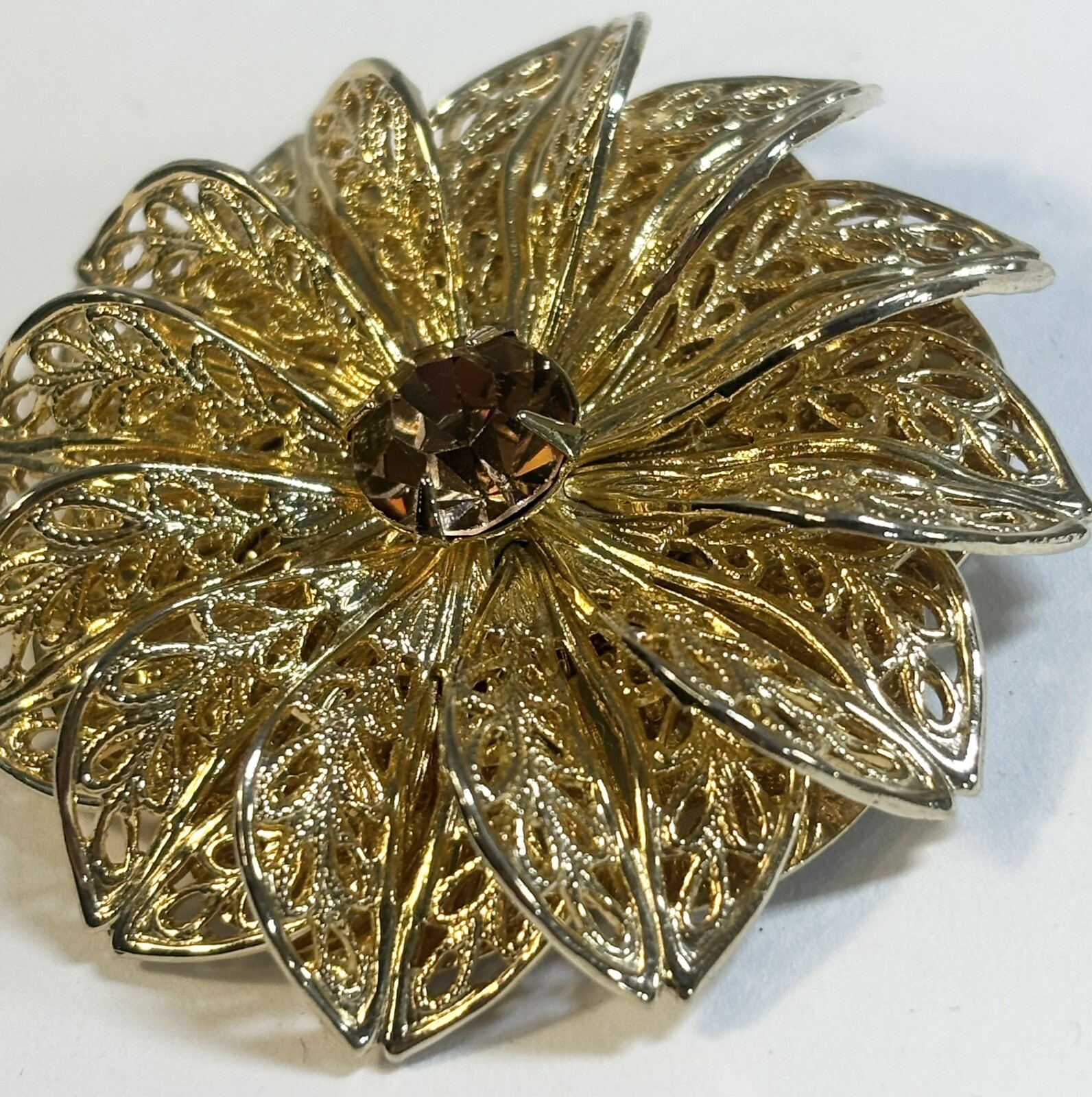 Vntage Gold Tone Crystal Center Flower Scarf Clip 39mm