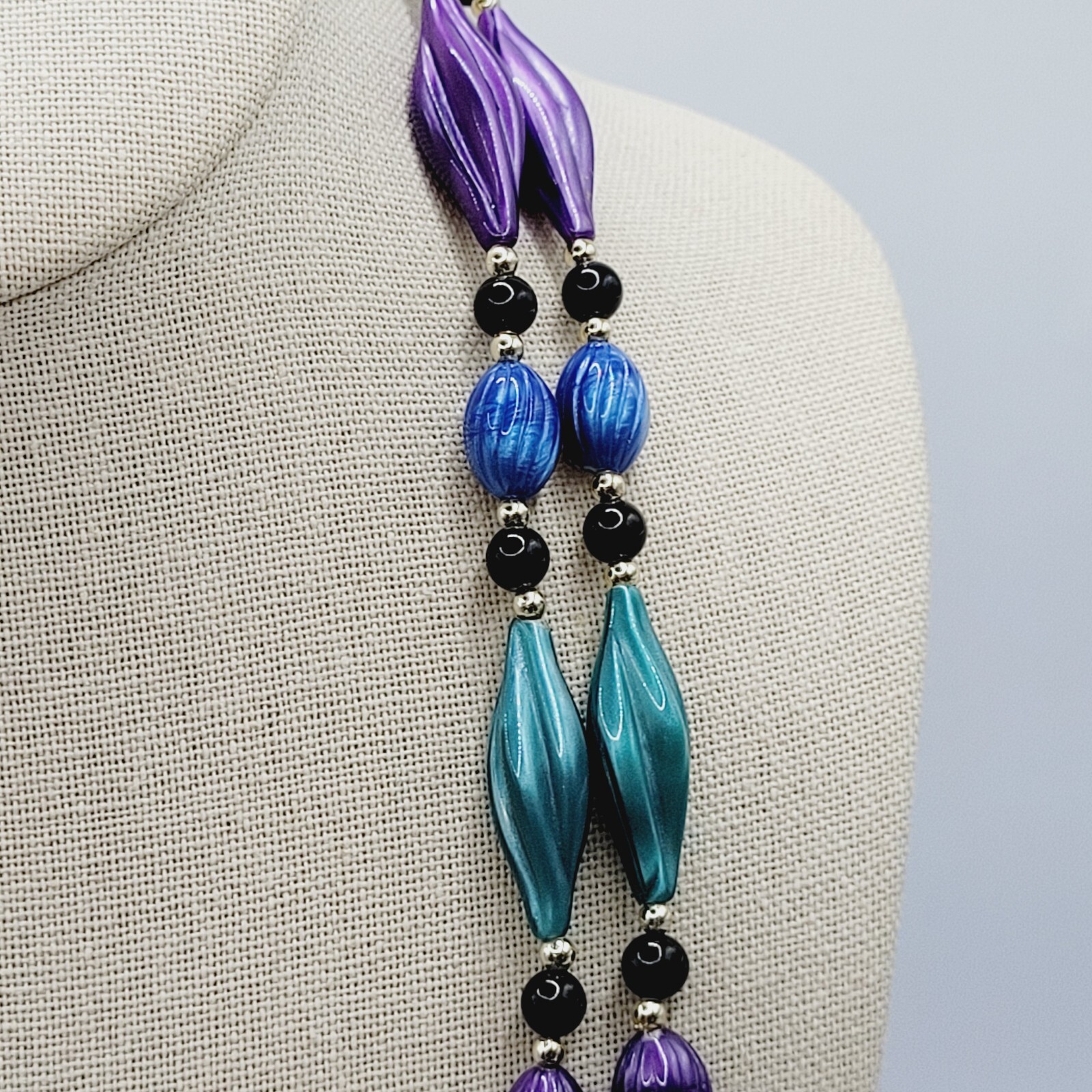 Peacock Colors Purple & Blues Gold Tone Acrylic Lucite Beaded Vintage Necklace