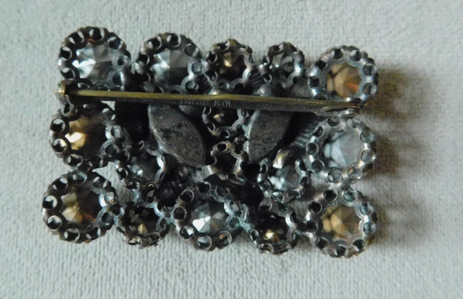 VTG. SIGNED AUSTRIAN EMERALD GREEN AURORA BOREALIS RHINESTONE BROOCH RECTANGULAR