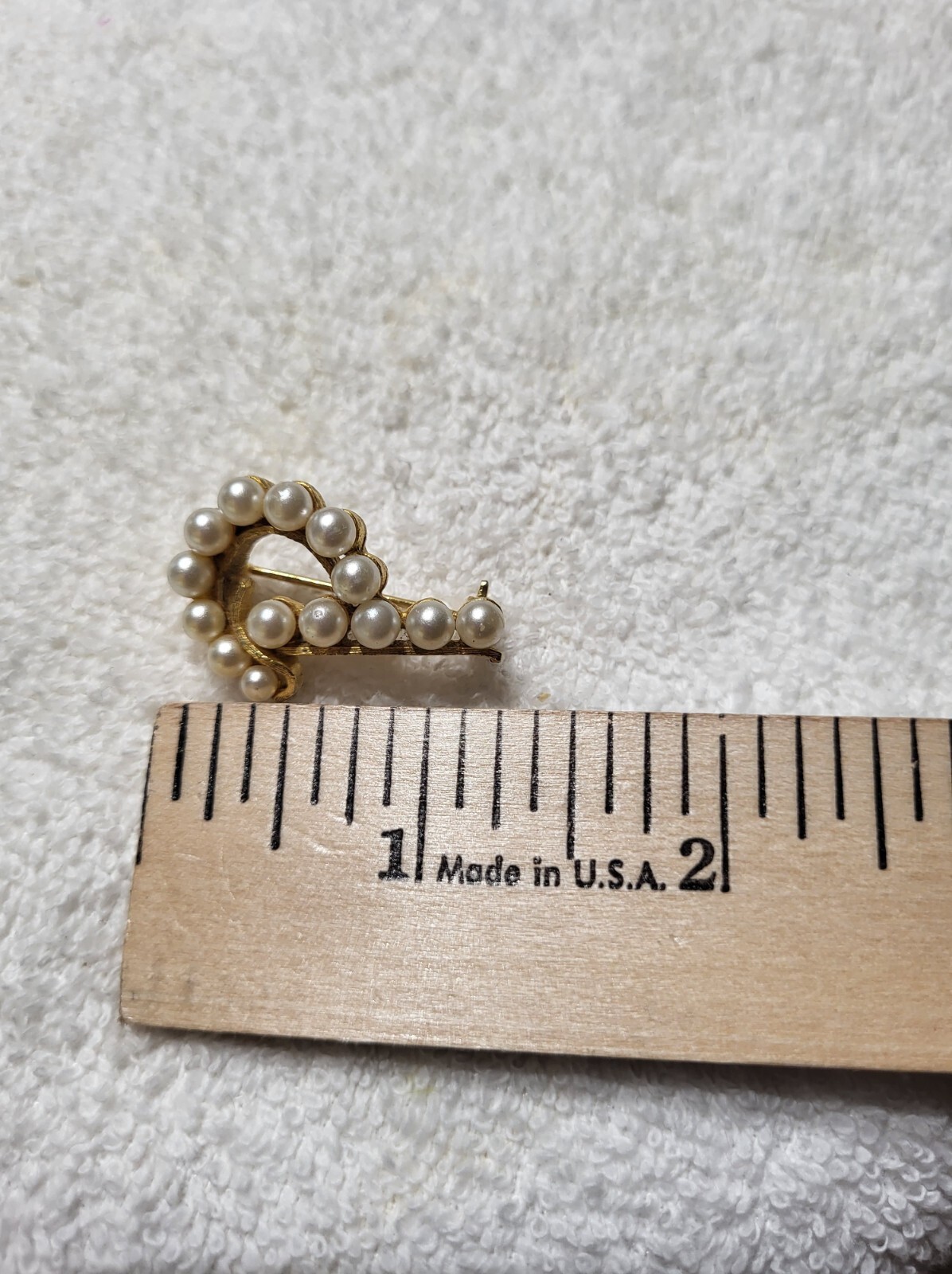 Gold tone w/ Faux Pearl Brooch Pin Letter P Initial