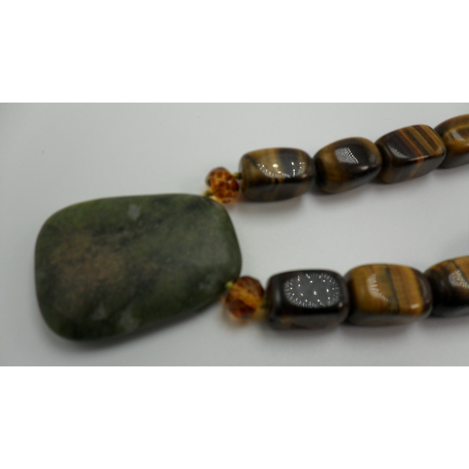 Stunning Vintage Tiger Eye Square Cut Jade ? 17″ Necklace Choker