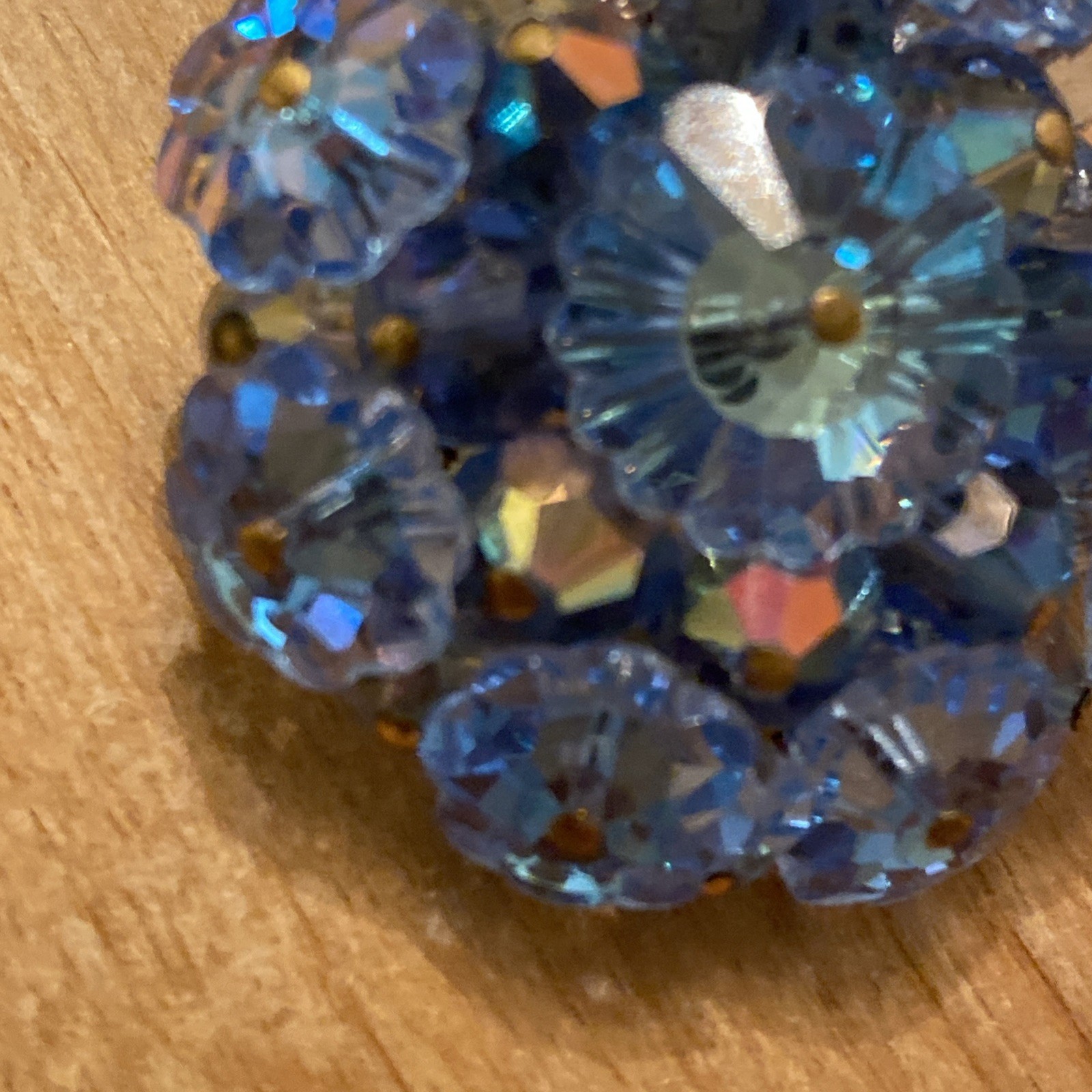 Vintage BLUE AB Aurora Borealis Cluster Crystal Beads Brooch Pin 1 7/8″ D #A1