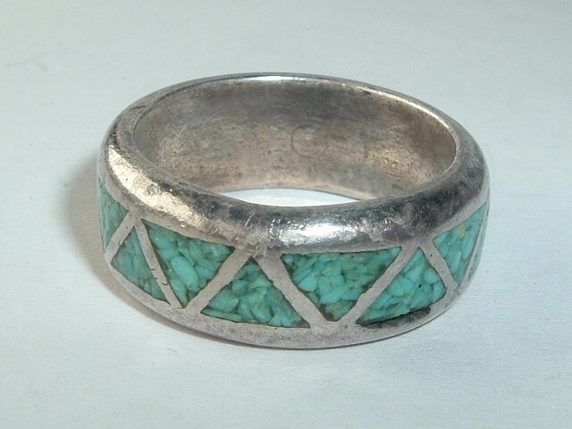 VINTAGE CORAL CHIP INLAY RING BAND SIZE 8