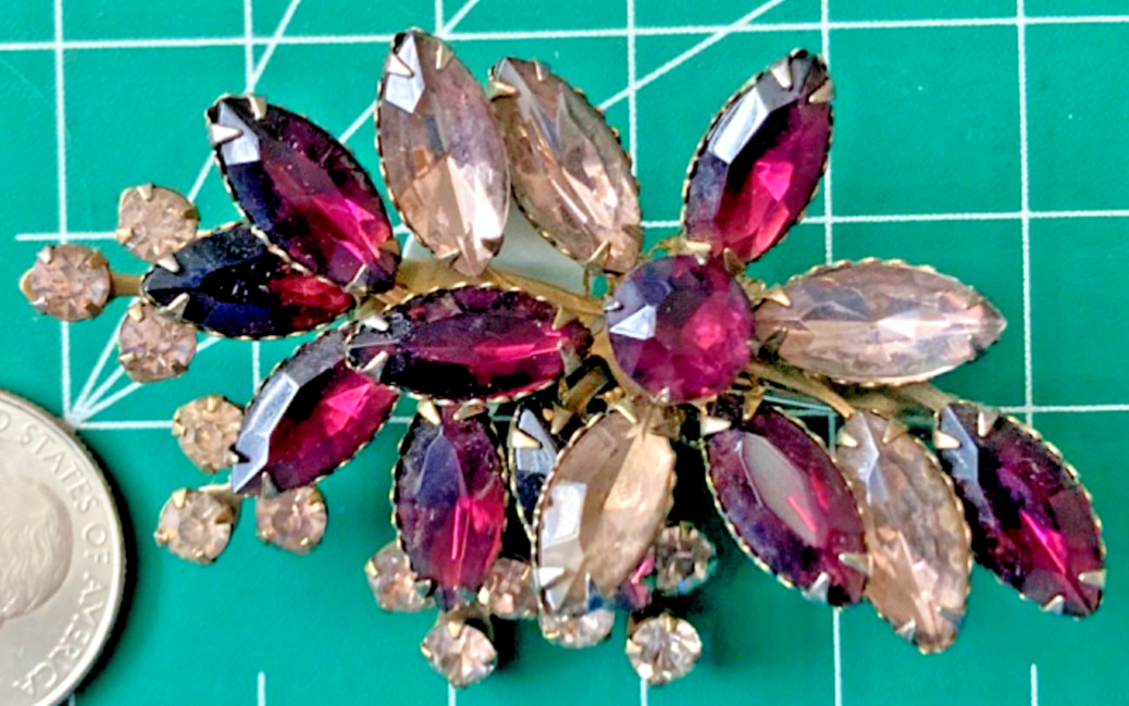VTG PURPLE RHINESTONE GOLD METAL PIN BROOCH UNSIGN PRONG VINTAGE 3 TONE ANTIQUE