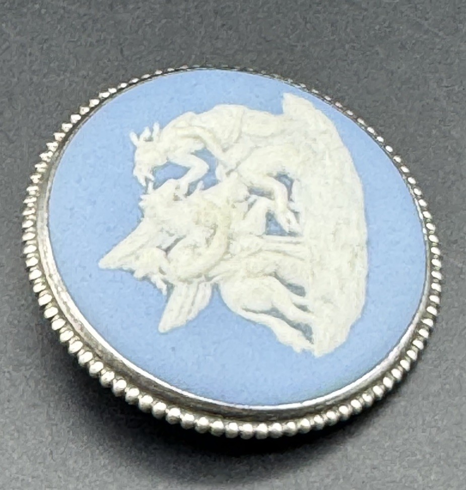Wedgwood Jasperware Blue Round Brooch Silver Frame Pegasus England S67
