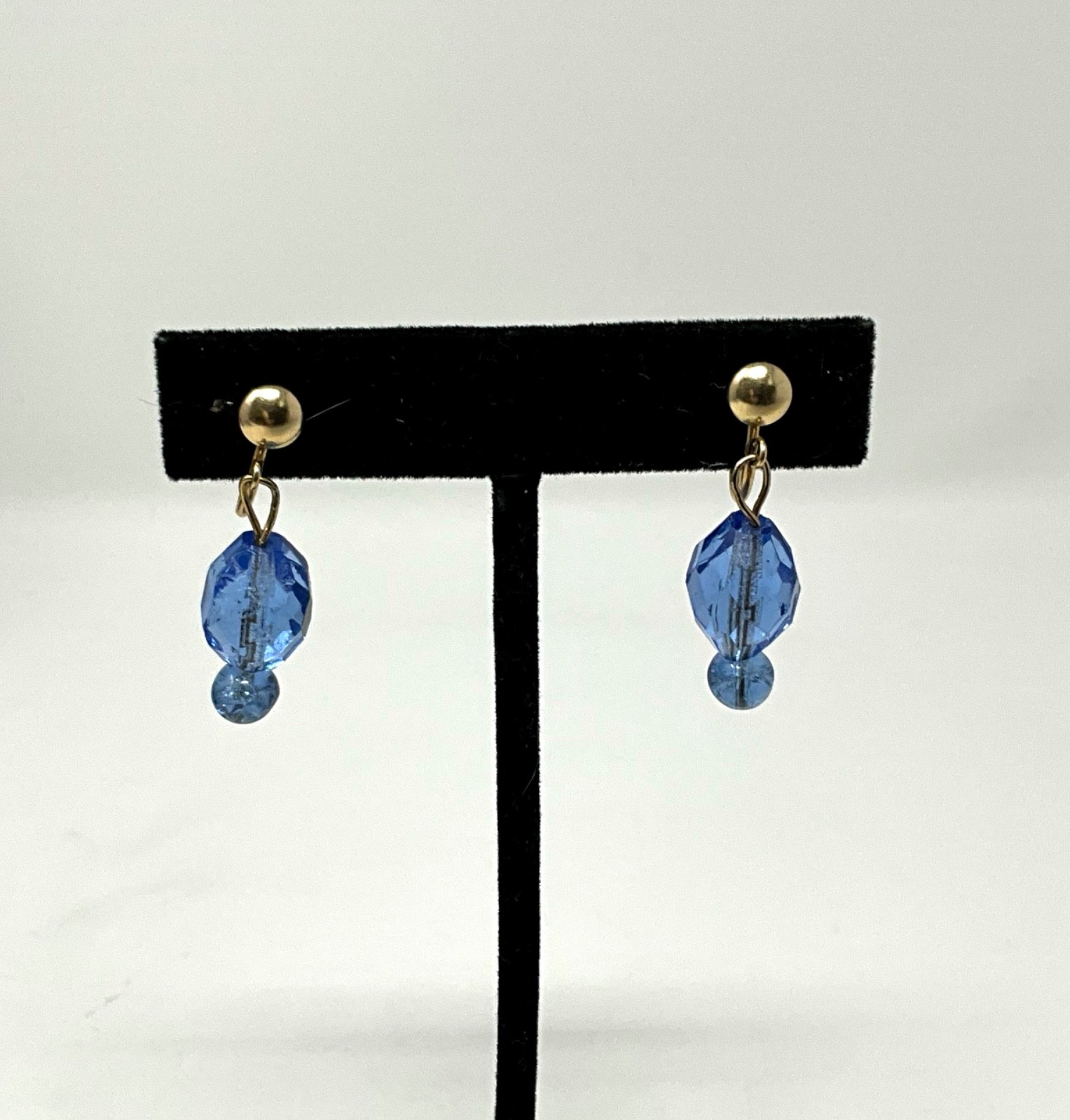 Vintage 20″ Faceted Blue Glass Bead Necklace and Dangle Clip Earrings Set