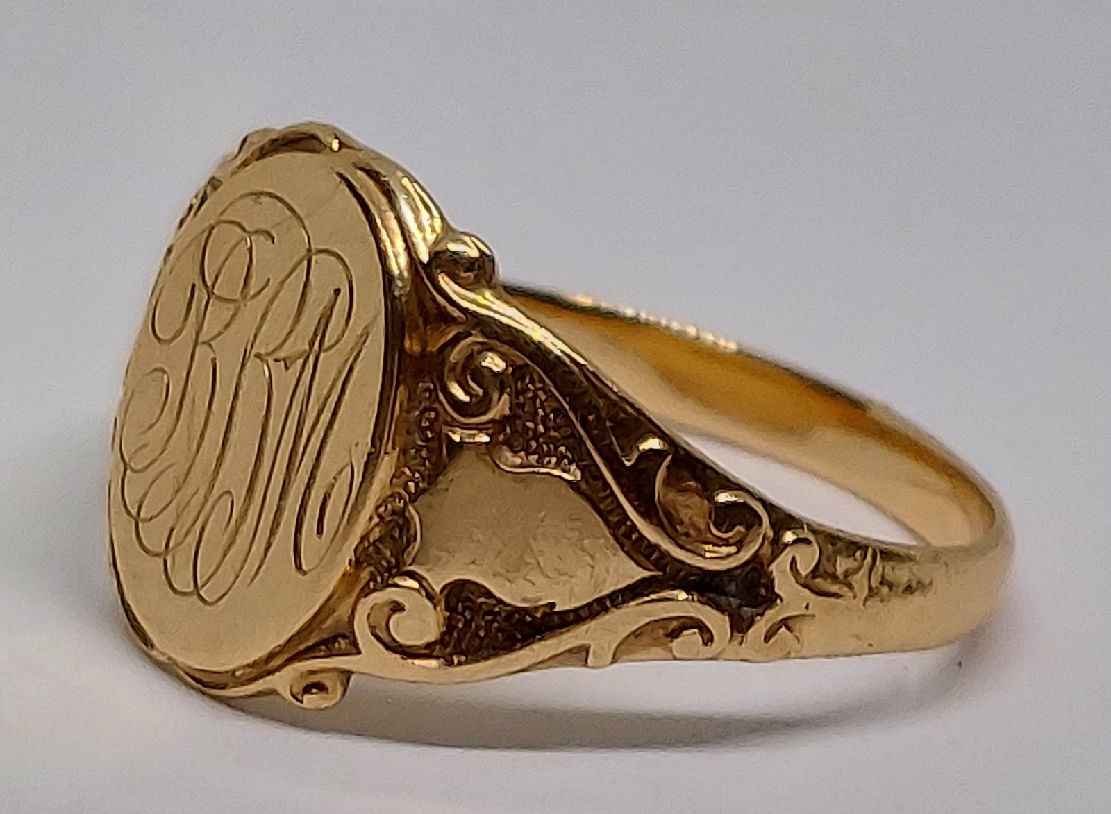 vintage ladies Victorian 14K yellow Gold Signet Ring antique size 9
