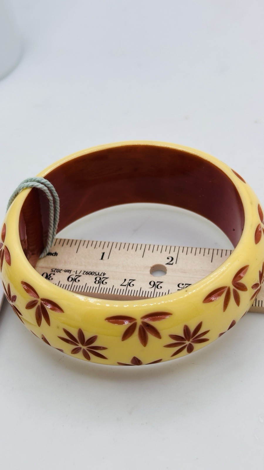 Splendette Wide Butter Yellow Carved Duchess Bangle Bracelet Fakelite