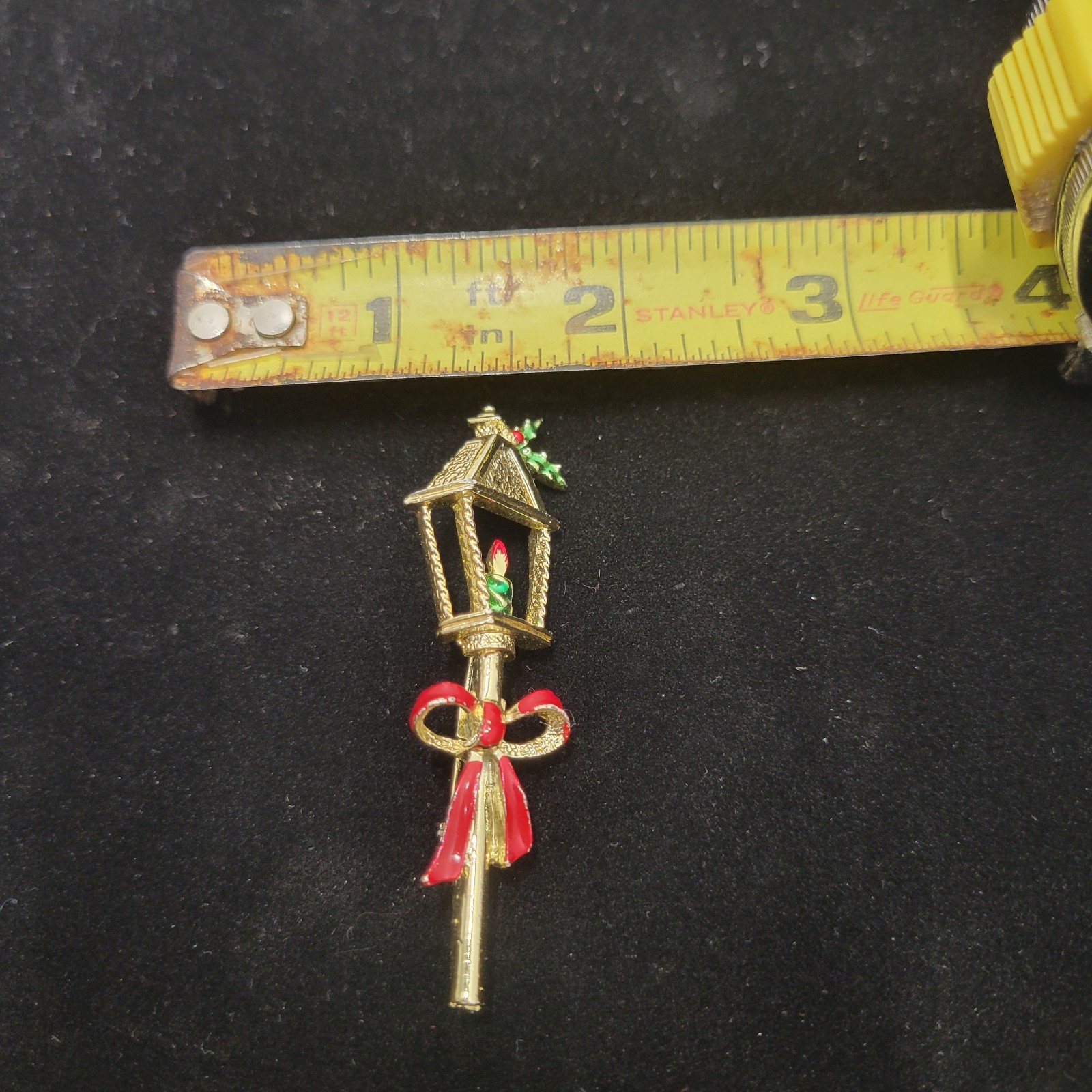 Vintage Gerrys Gold Tone Street Lamp Post Pin Brooch Christmas Holiday Candle