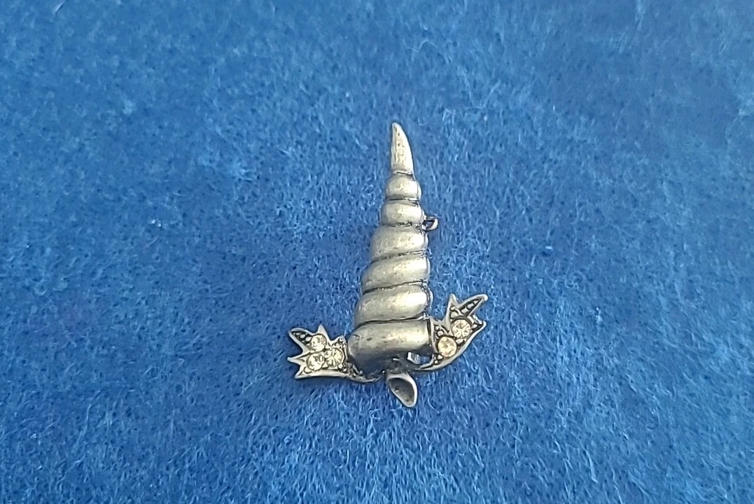 Fun Vintage Pewter Carrot w/Crystal Rhinestone Leaves On Top Brooch Pin