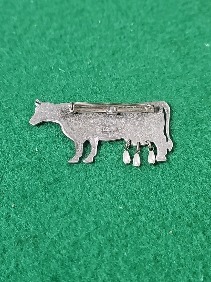 Vintage JJ Jonette Signed Cow Brooch / Pearl Udder / Pewter / Pin Back / 1988