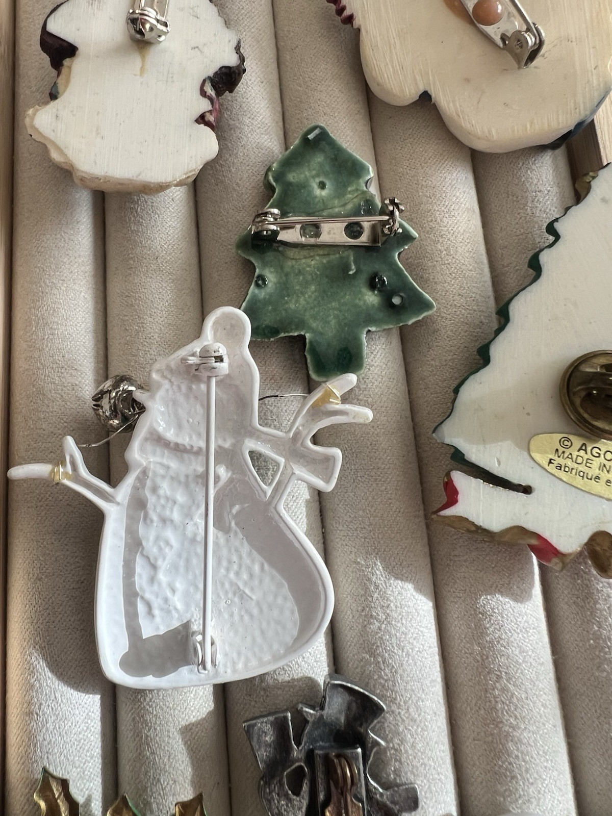 Vintage Christmas Brooch Lot 8pc Resin Metal Clay Snowman Tree Santa Heart 1990s