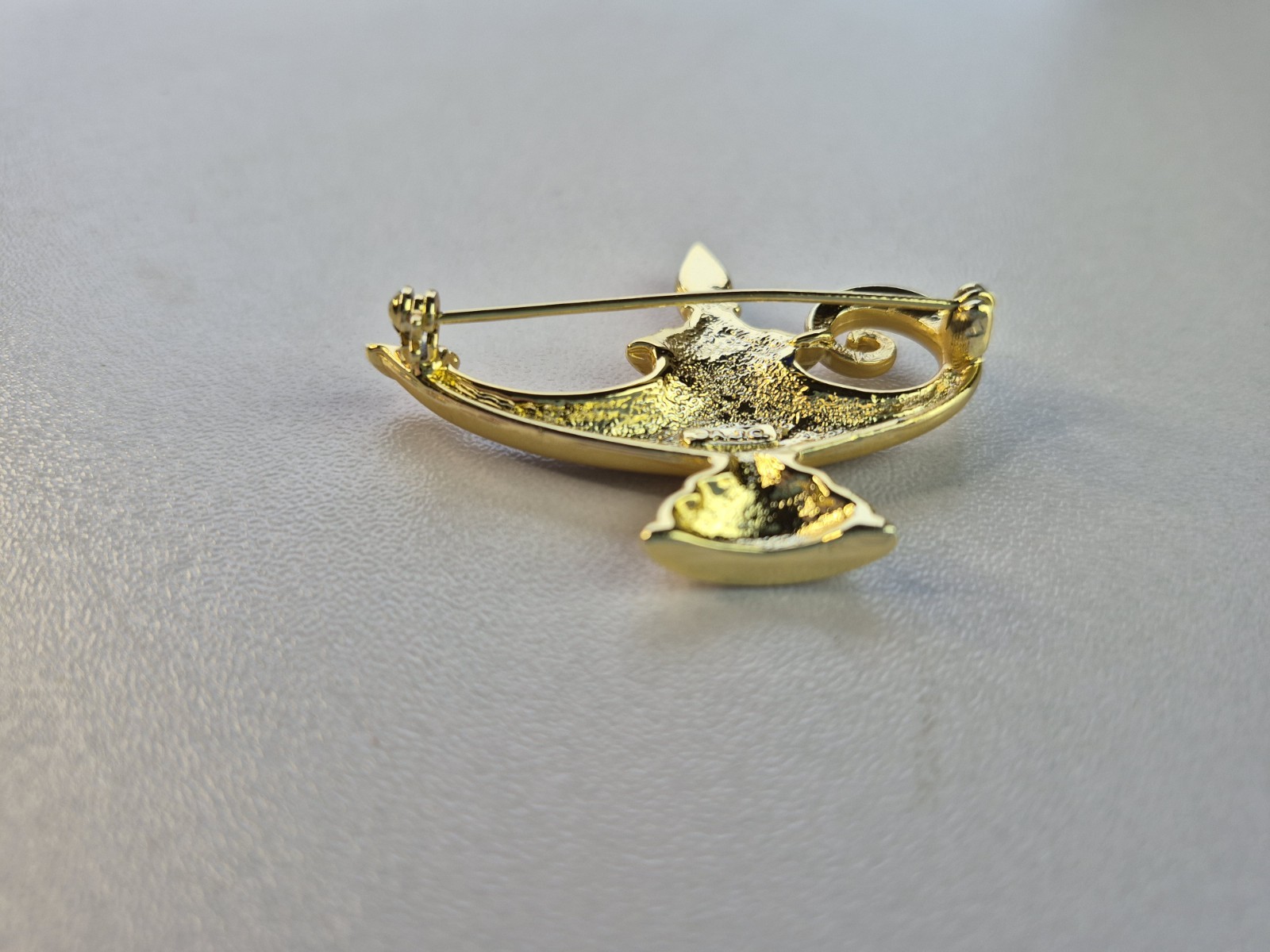 Genie Lamp Brooch AJC Matte Gold Tone Finish Rhinestone Aladdin Costume Pin