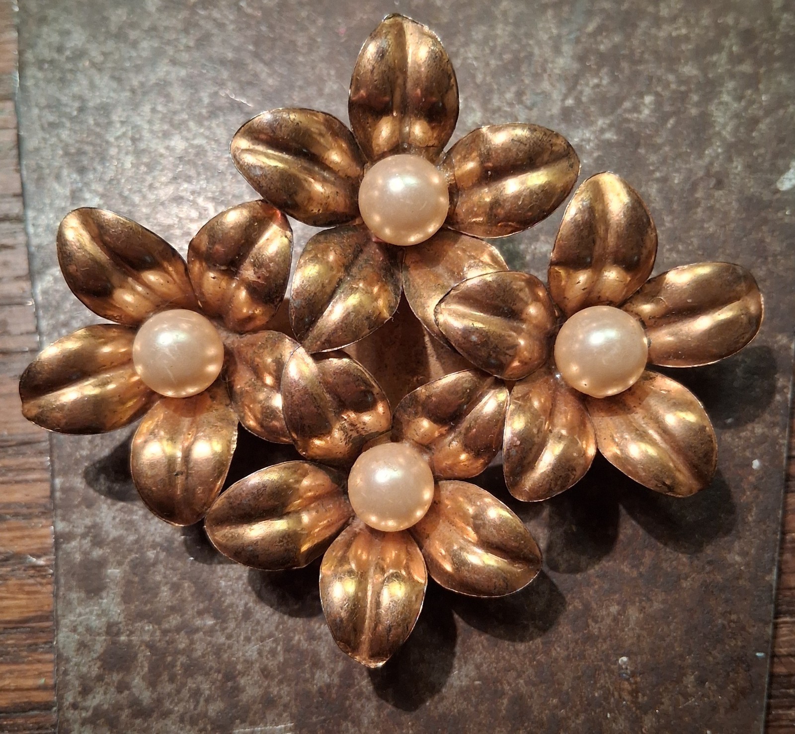 Vtg Gold tone 4 Flower Bouquet Faux Pearl Brooch 2.75″ 3D Posy Floral Pin Large