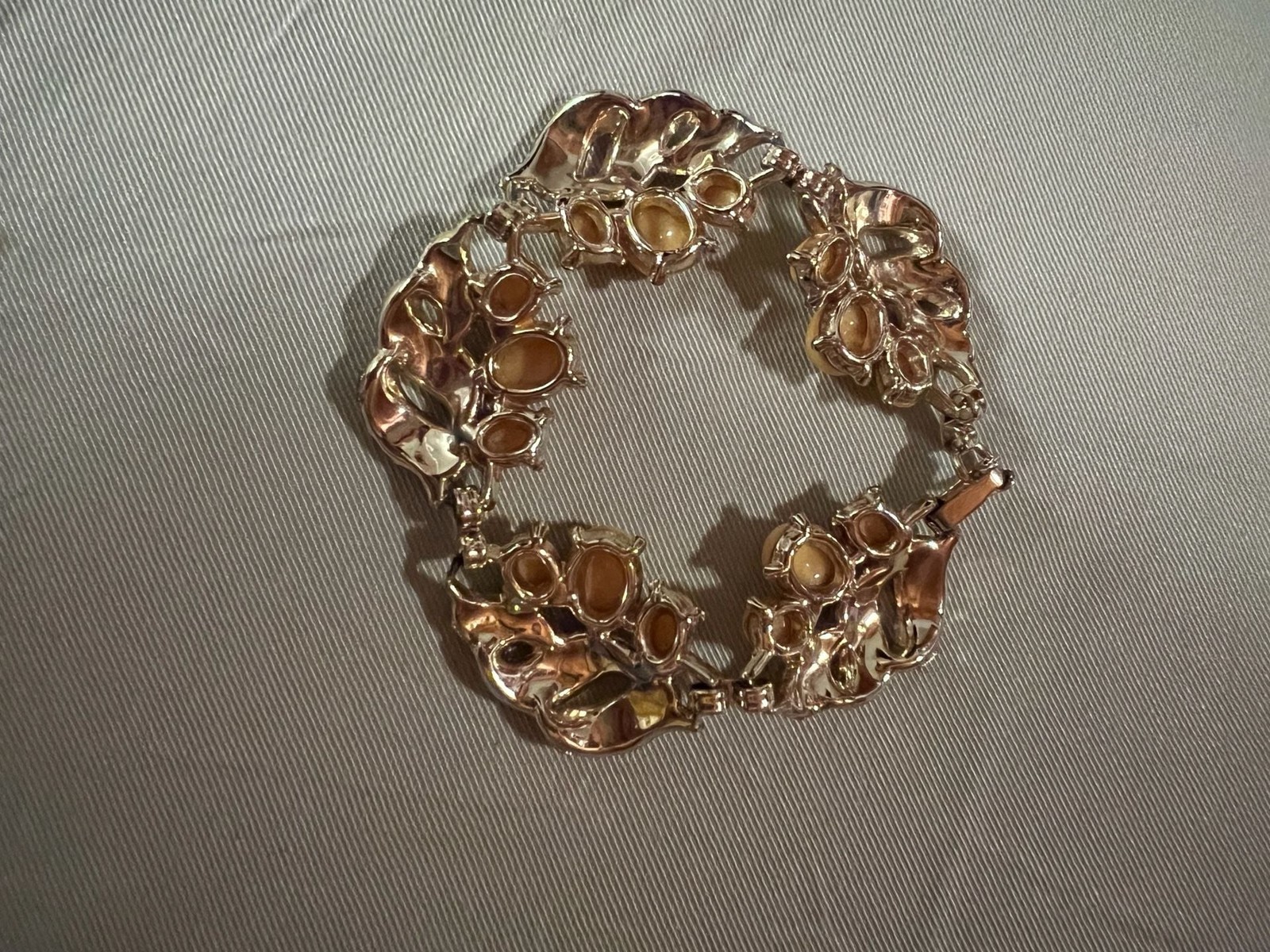 Vintage 1950s Gold-Tone and Butter Yellow Thermoset Lucite Leaf Link Bracelet