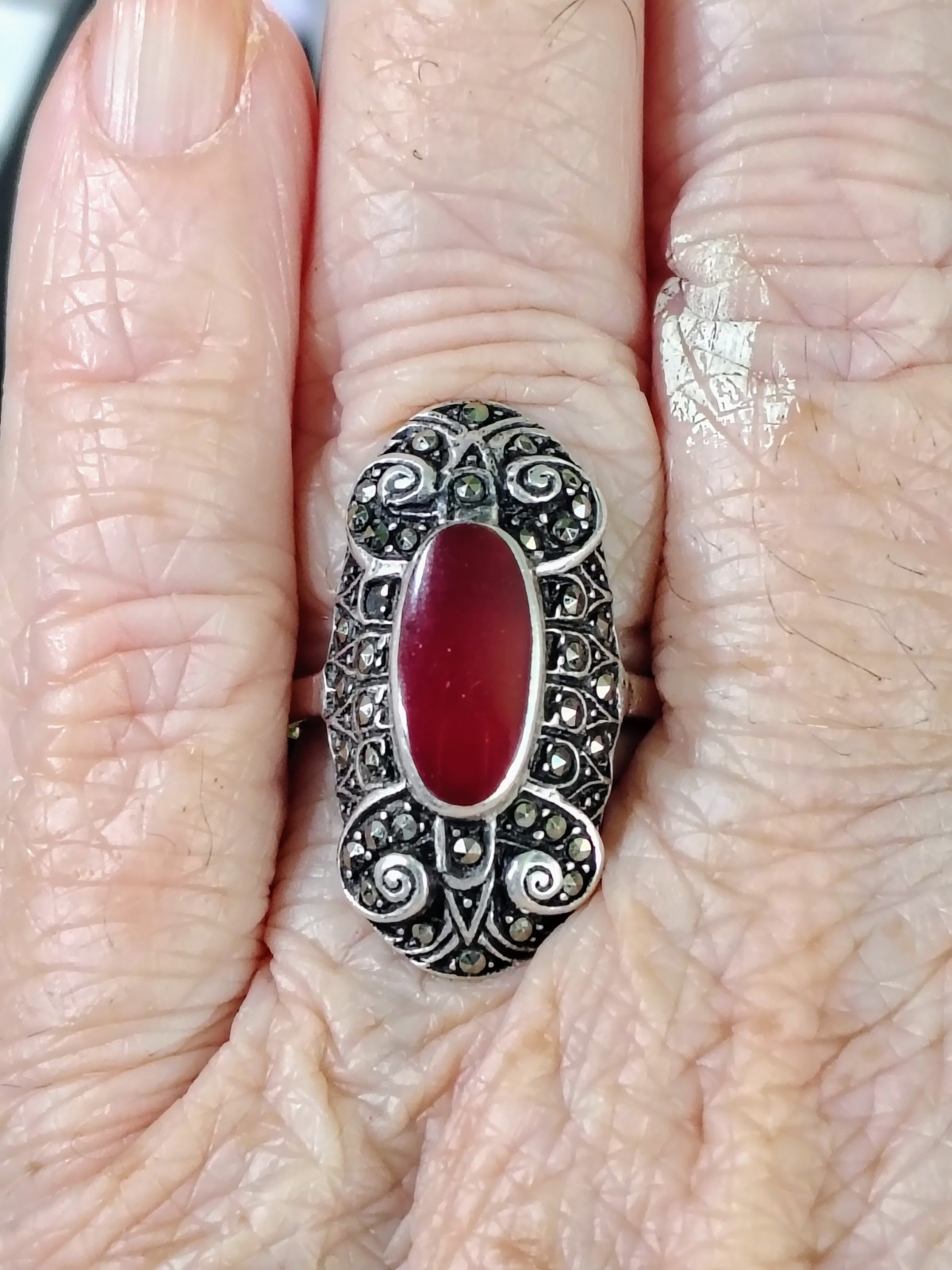R691 Vintage 925 Sterling Silver Marcasite Coral Colored Cabochon Ring Sz 6.5