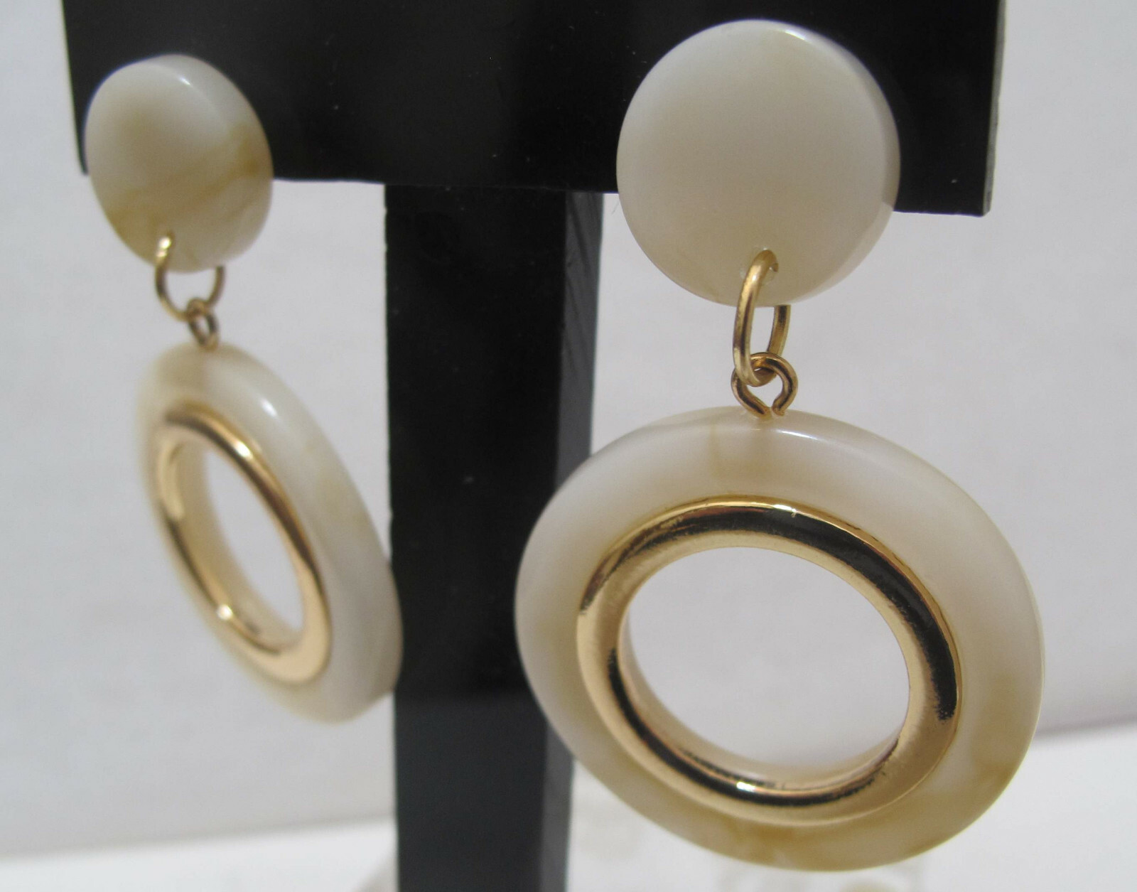 Vtg 2-3/8” Gold Tone Creamy Marbled White Lucite Dangle Hoop & Disk Post Earring