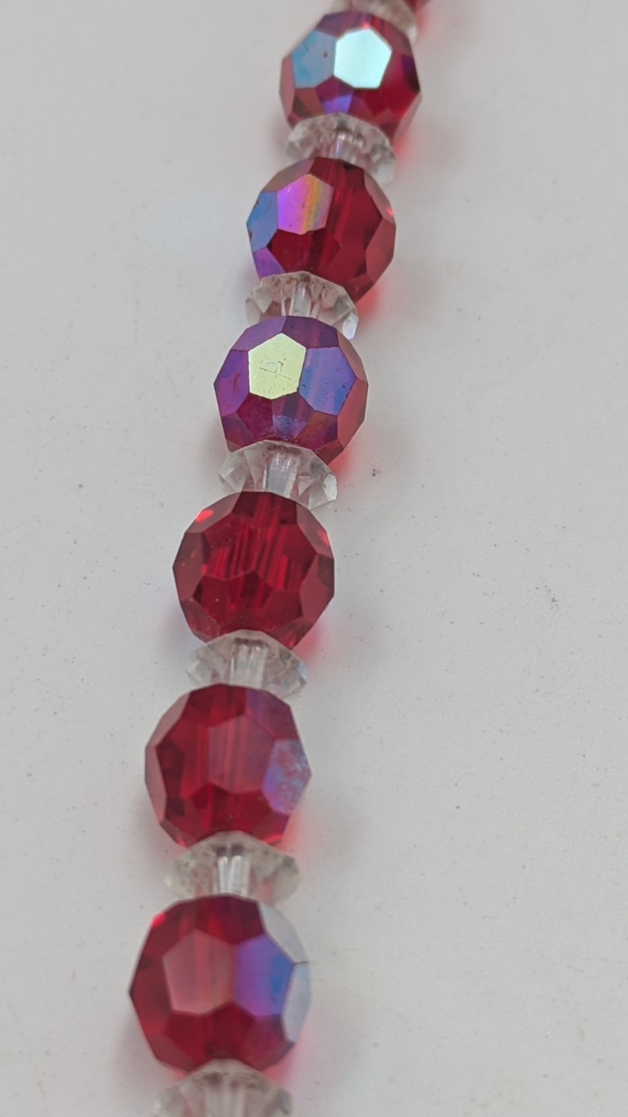 Vintage Ruby Red Iridescent Aurora Borealis Facetted Glass Bead 19″ Necklace
