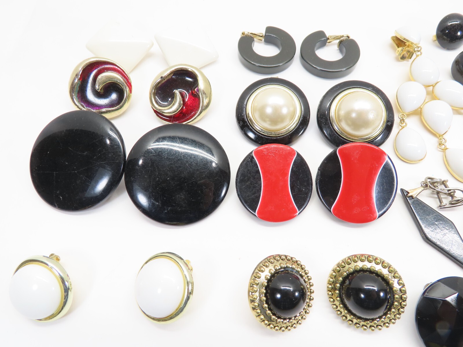Vintage Earrings Jewelry Lot Red White Black Mix Match Cabochon (1) Jomaz D2380