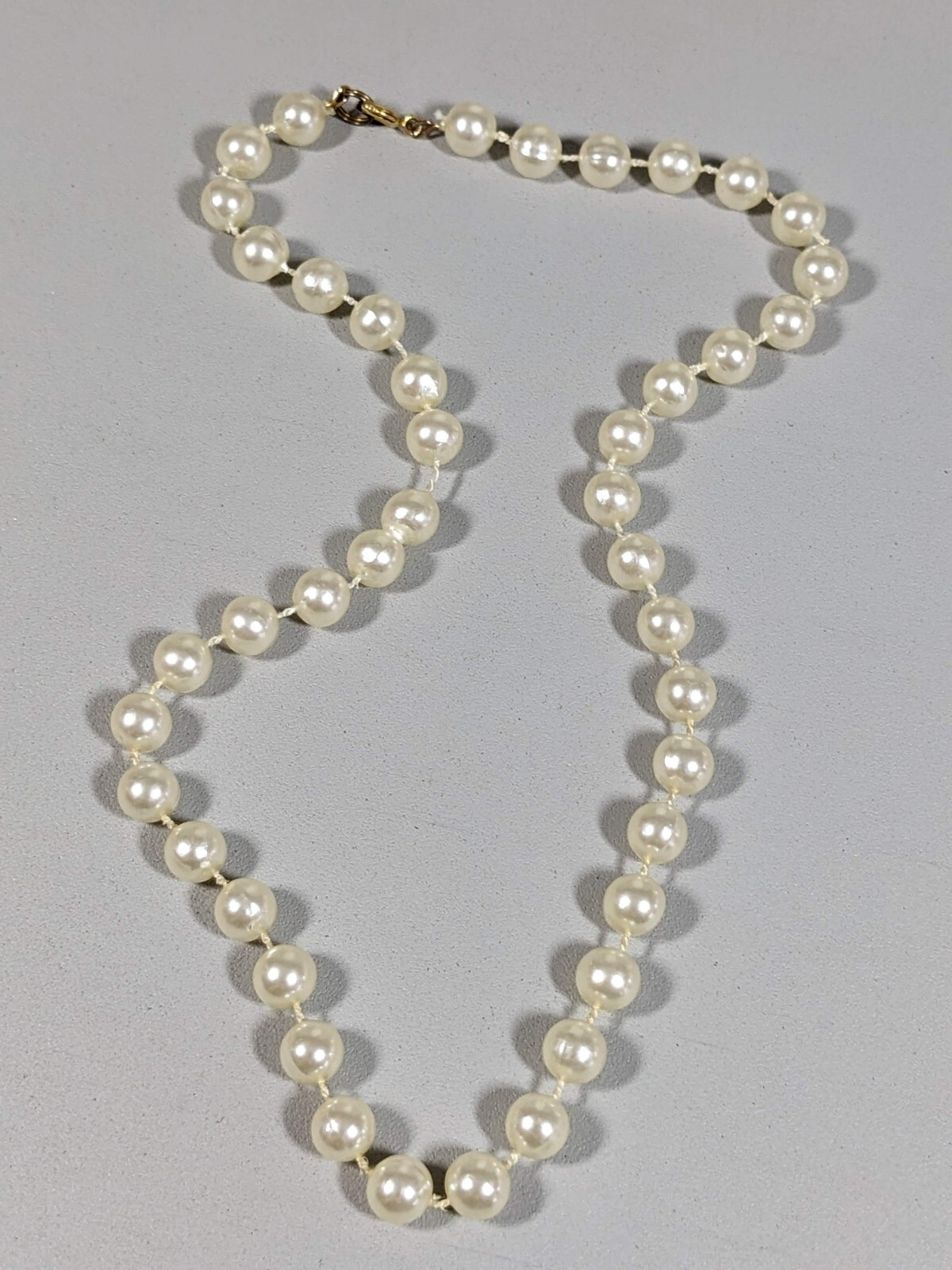 Vintage Ivory Color Faux Pearl 8mm Acrylic Bead Necklace 17.5 inch