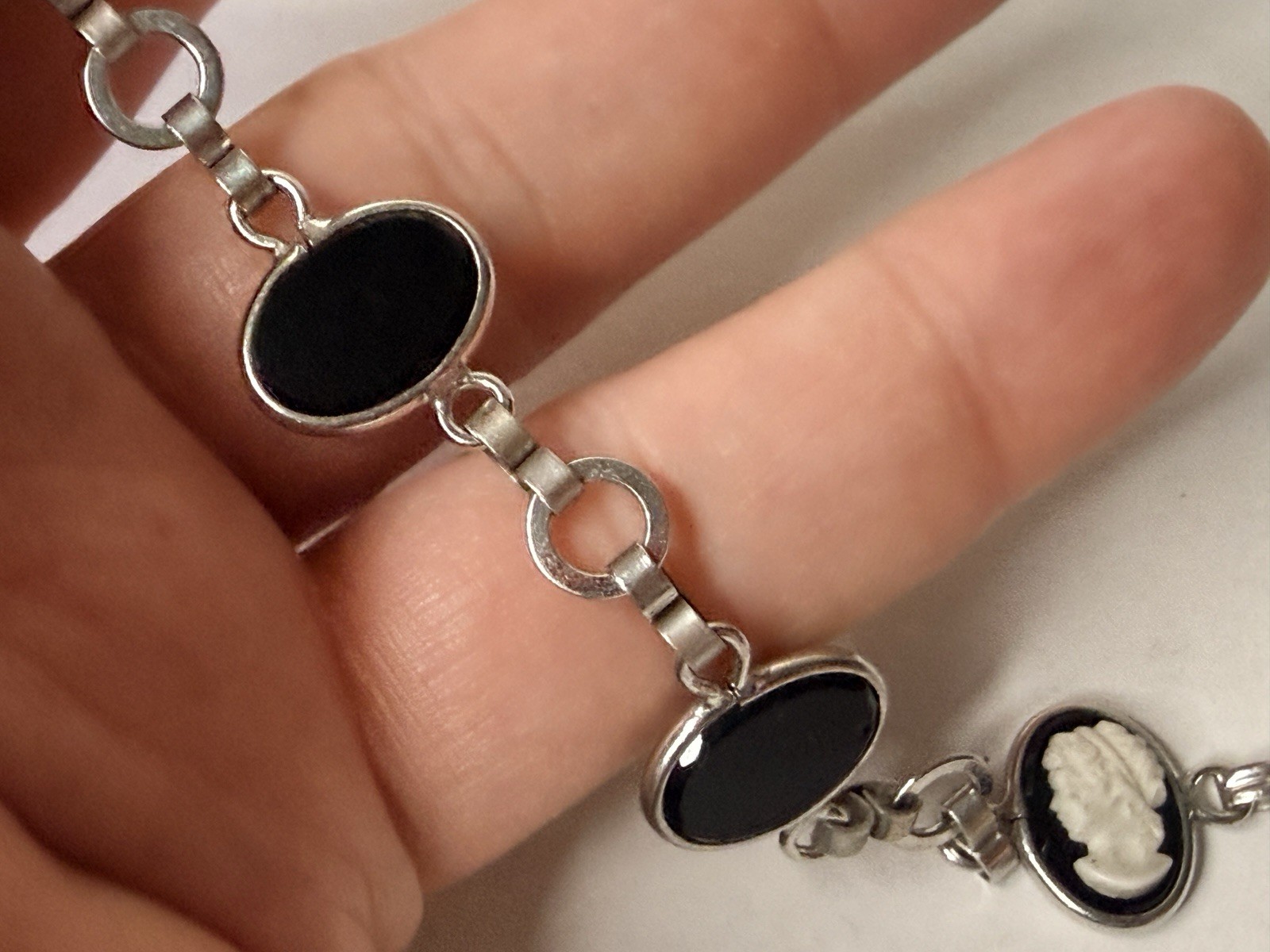 Vintage Silver Tone Cameo Link Bracelet Black White Portrait Cameos READ