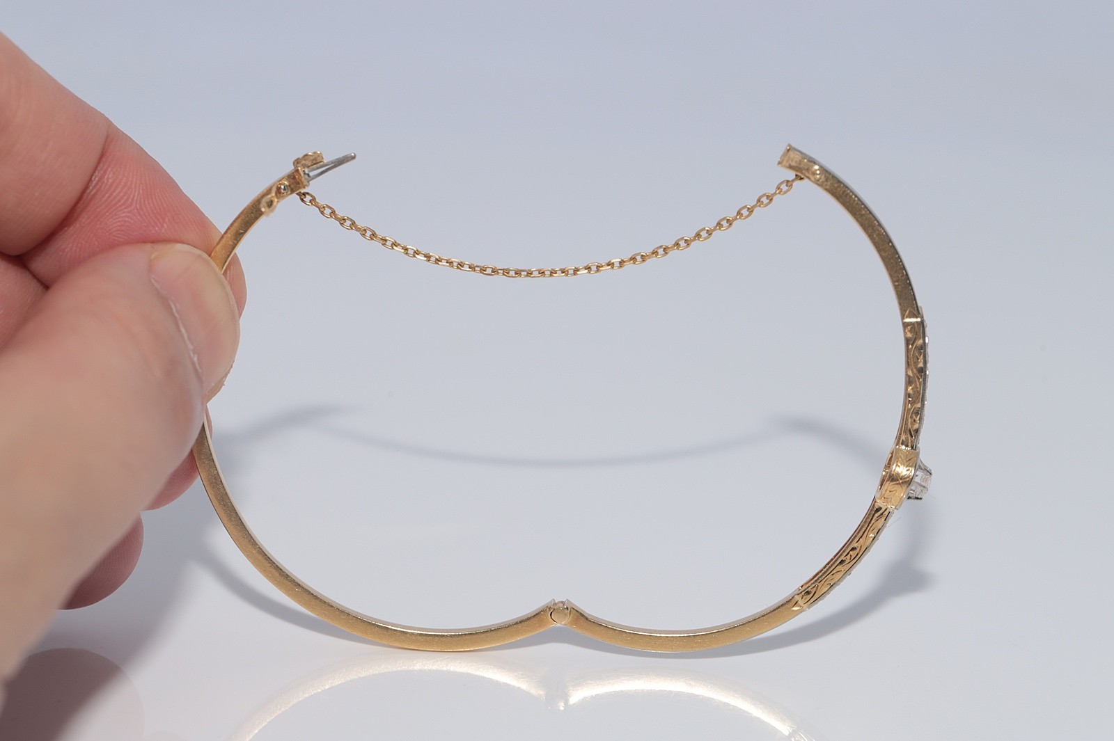 Antique Circa 1920s Art Deco 18k Gold Natural Diamond Decorated Bangle Bracelet