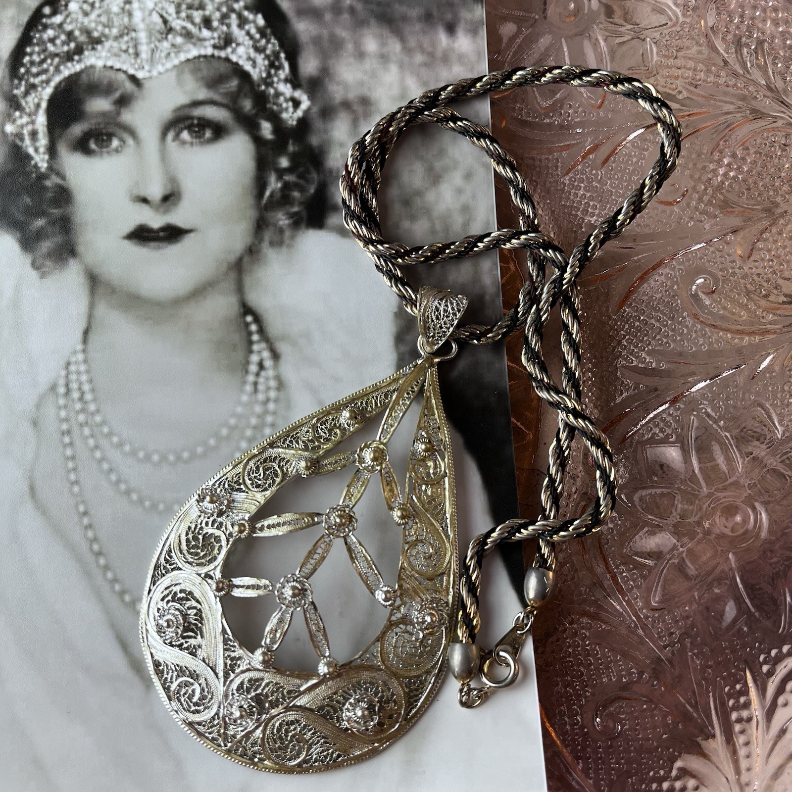 Vintage 1970s Cannetille Filigree 3.5” Pendant Twisted Rope Chain 18” Necklace