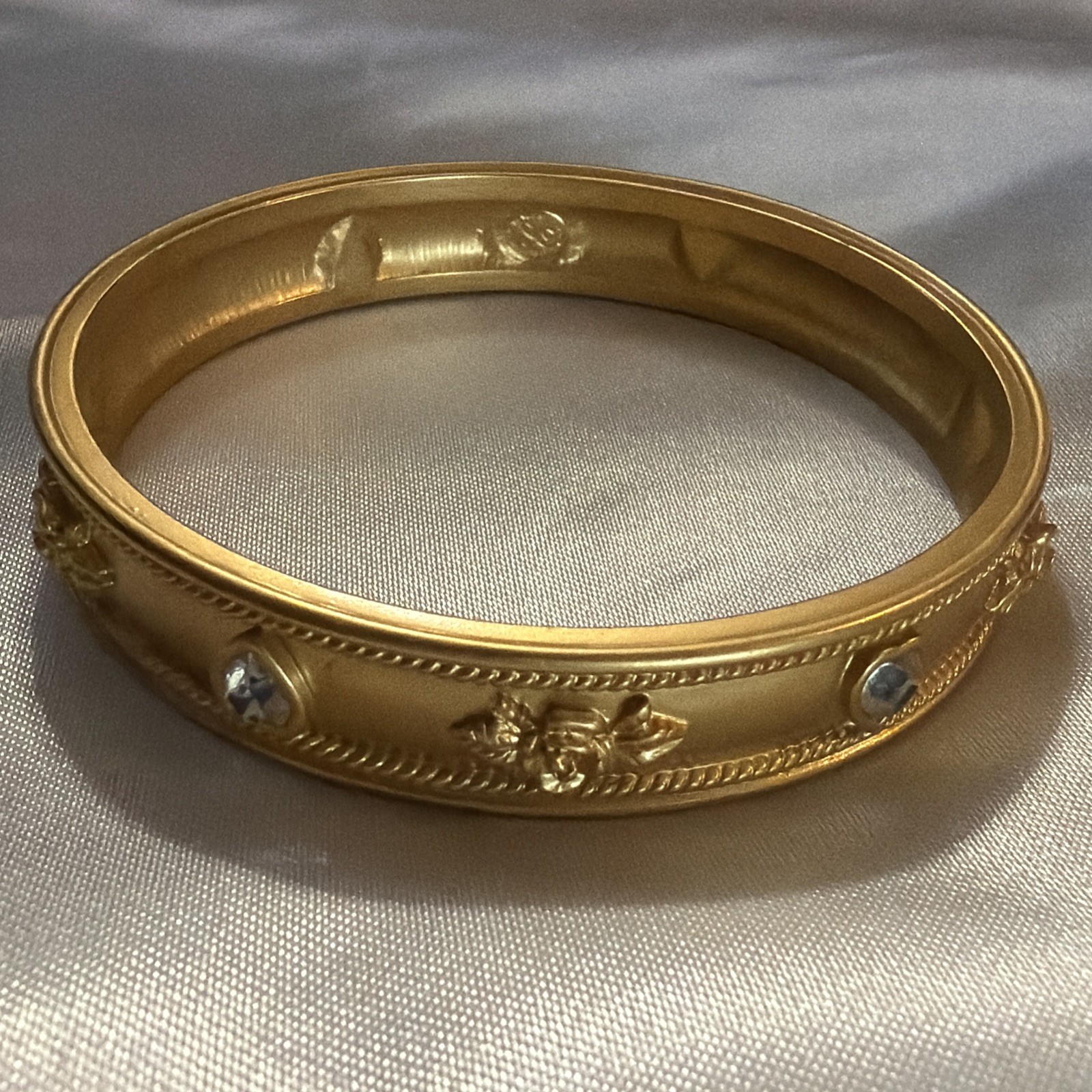 ELIZABETH TAYLOR FOR AVON “LOVE BLOOMS” 22K GOLD PLATE HEART RHINESTONE BRACELET