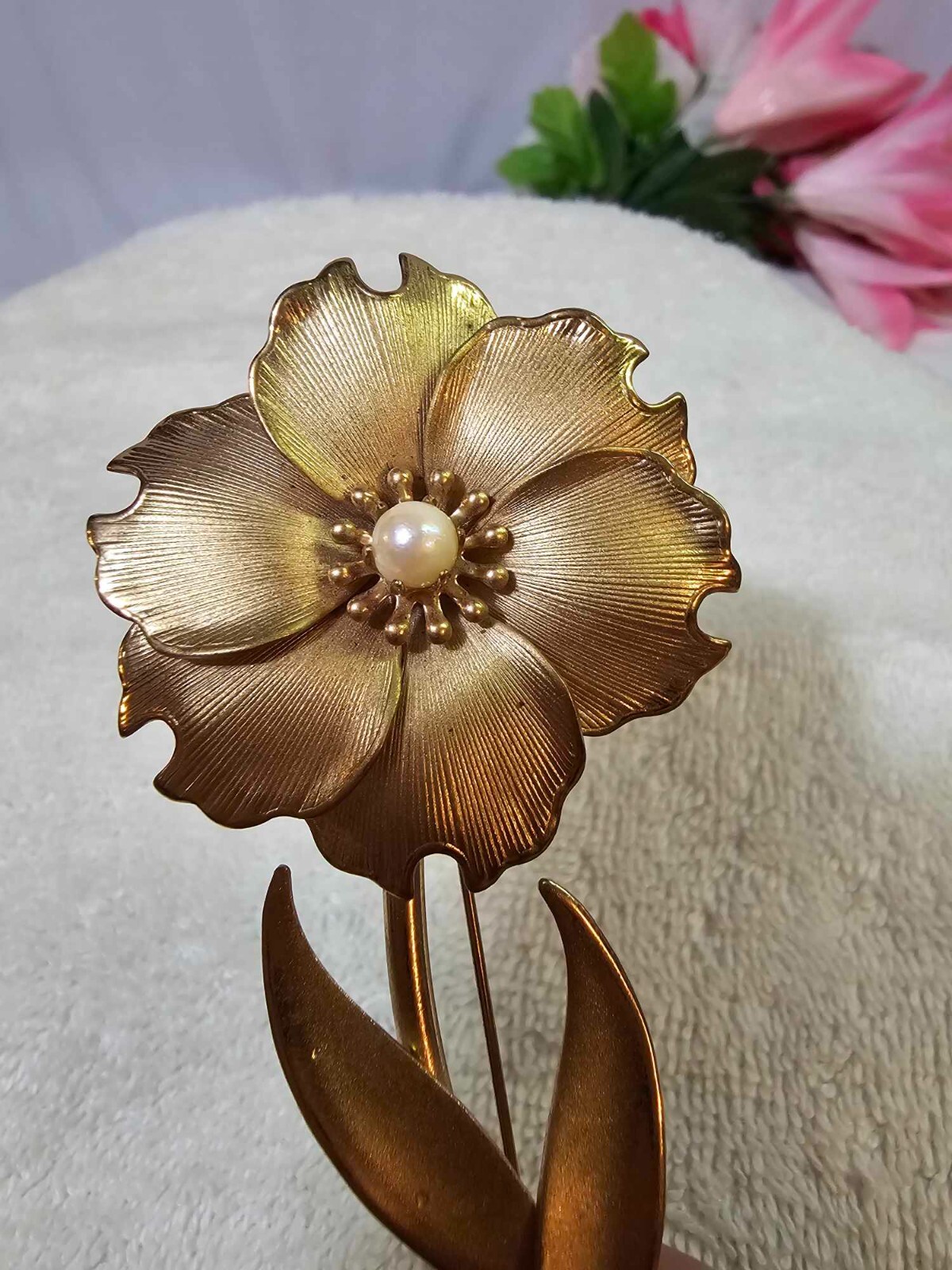 Vtg Goldtone poppy flower brooch Pin w/ Faux Pearl
