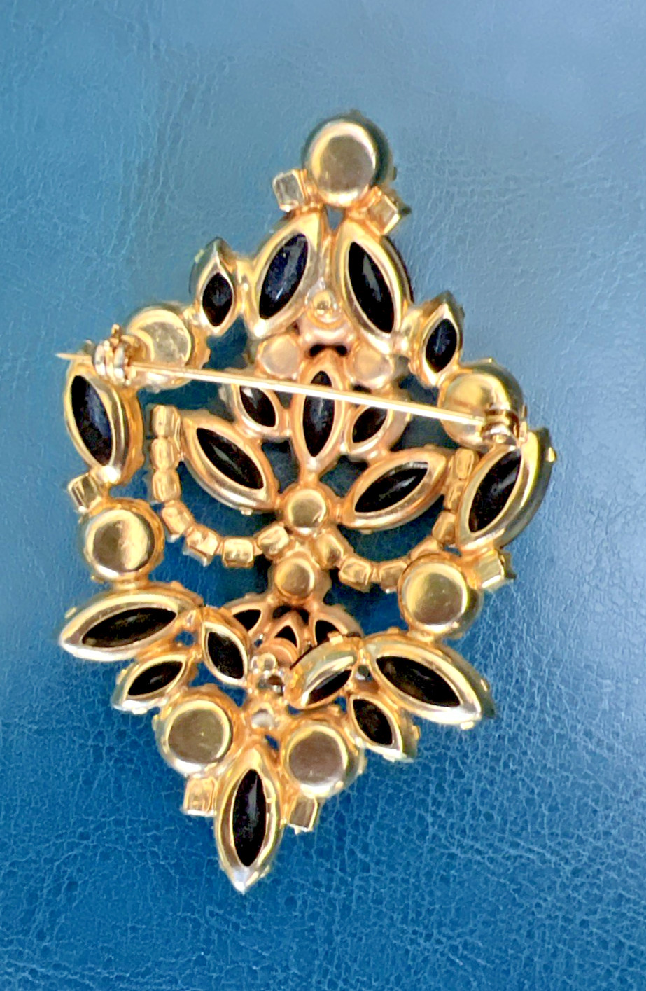 VINTAGE MCM JULIANA BLACK & AURORA BOREALIS RHINESTONE BROOCH 3″ H x 2″ W