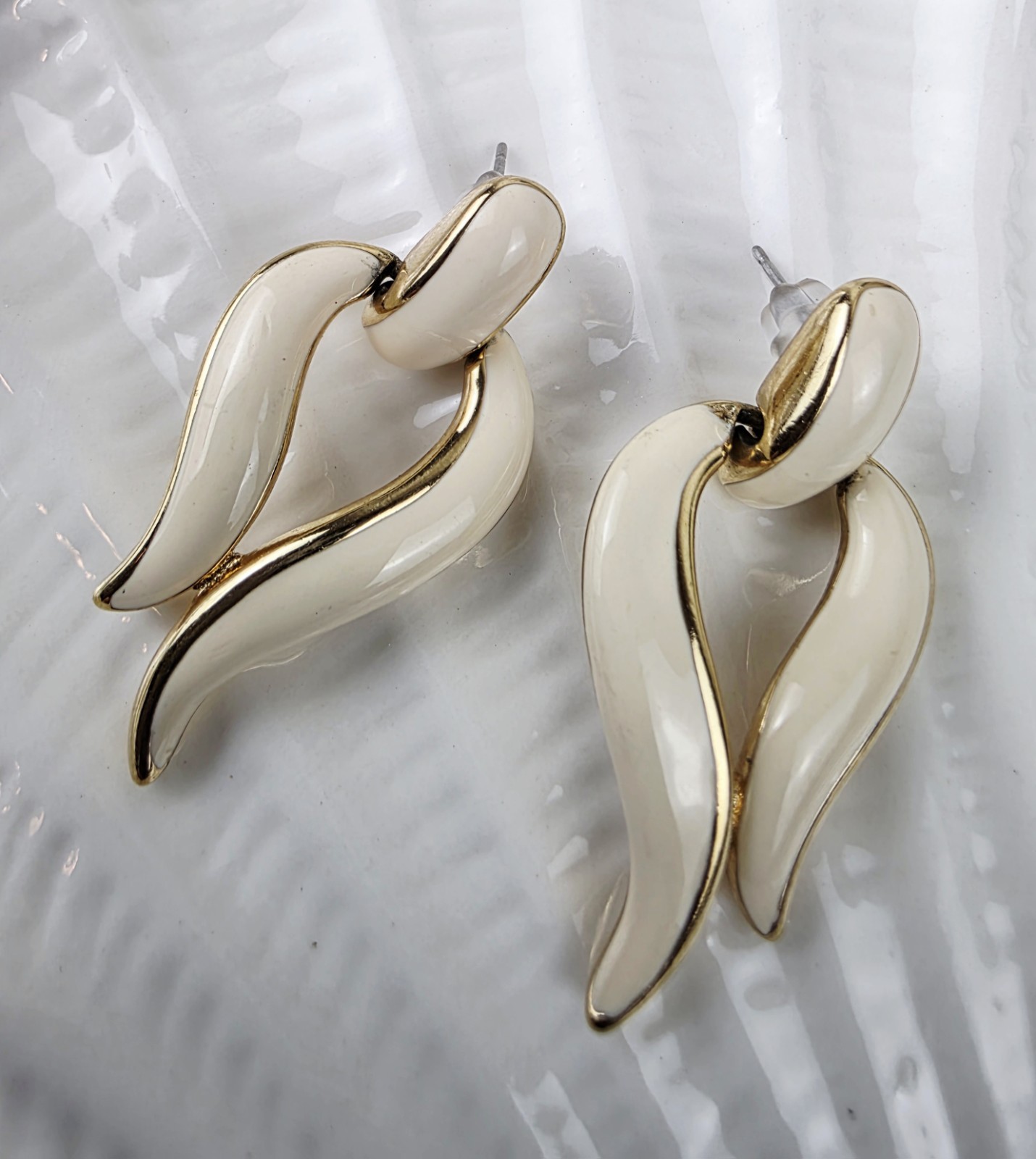 4pc Vintage Monet Gold Tone And Ivory Enamel Jewelry Set All Signed