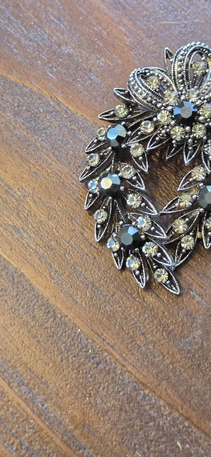 Vintage Juliana DeLizza Elster Wreath Brooch Smoky Gray Clear Rhinestone Pin DE