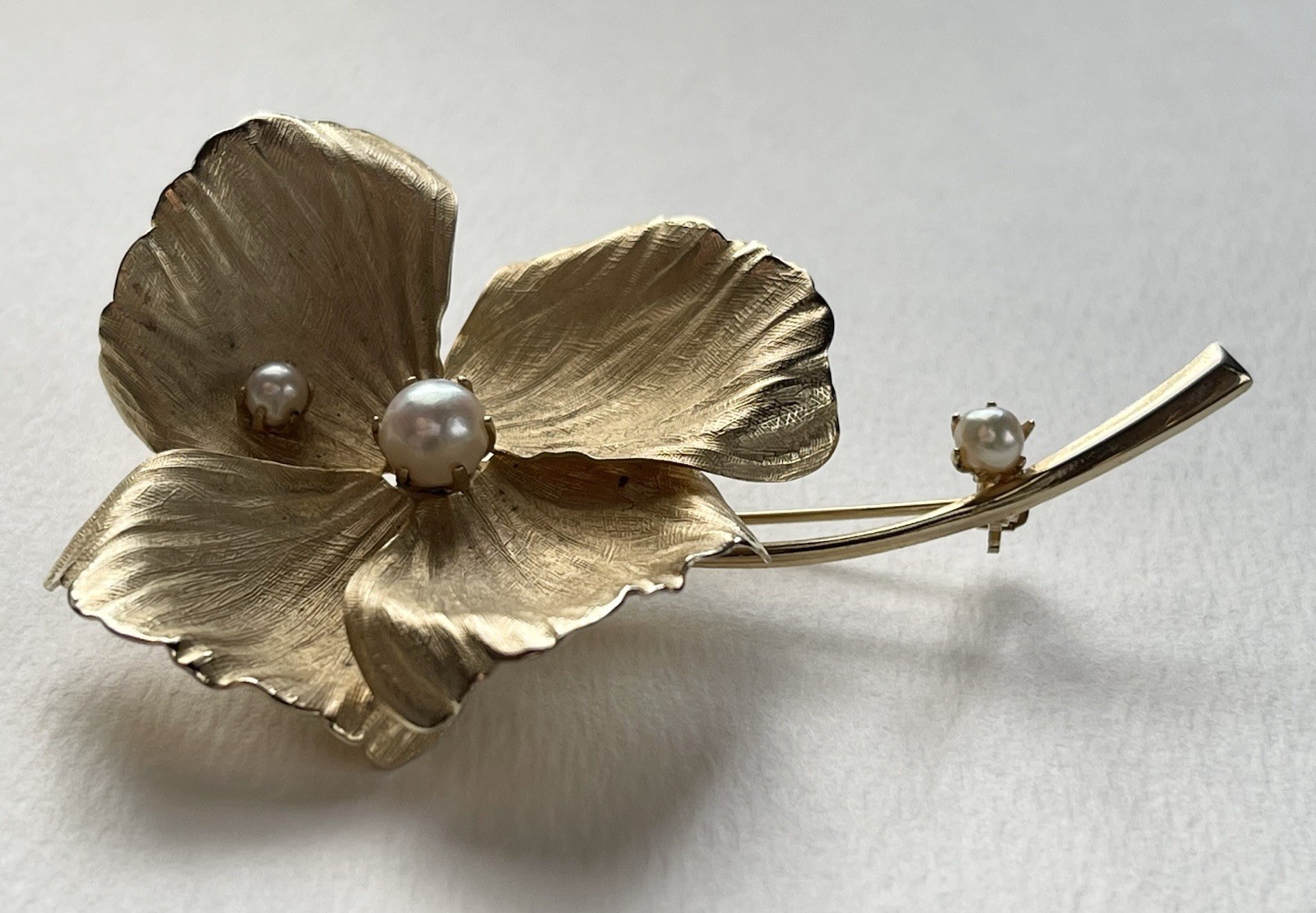 Vintage Textured Gold Tone Flower Pansy with Prong Set Faux Pearl Accents
