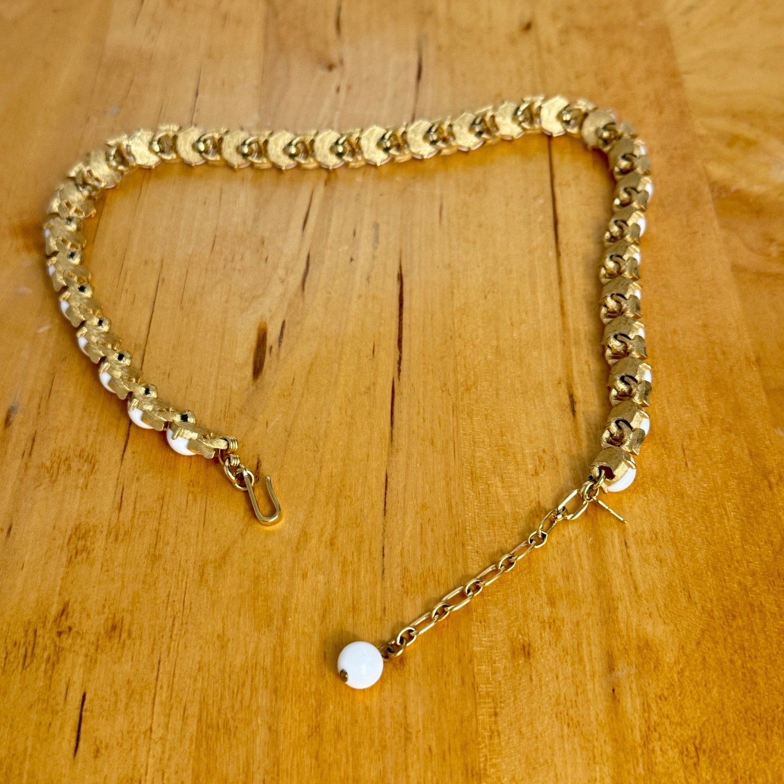 Vintage 1950s-60s Gold Tone Trifari Ribbon Bow Lucite/ Acrylic Choker Necklace