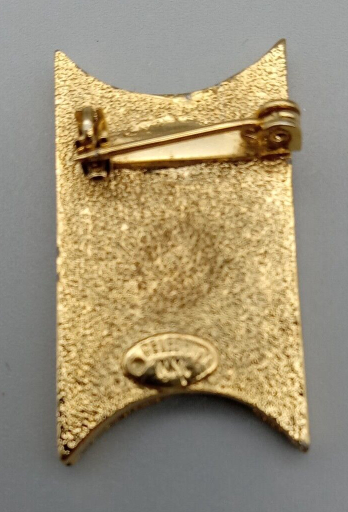 Celebrity NY Signed Initial Letter P Gold Tone Enamel Brooch Pin Vintage Estate