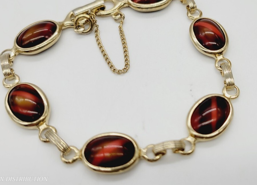 Vintage Sarah Coventry Gold tone Cabochon Red Tiger’s Eye Bracelet 7.25 in