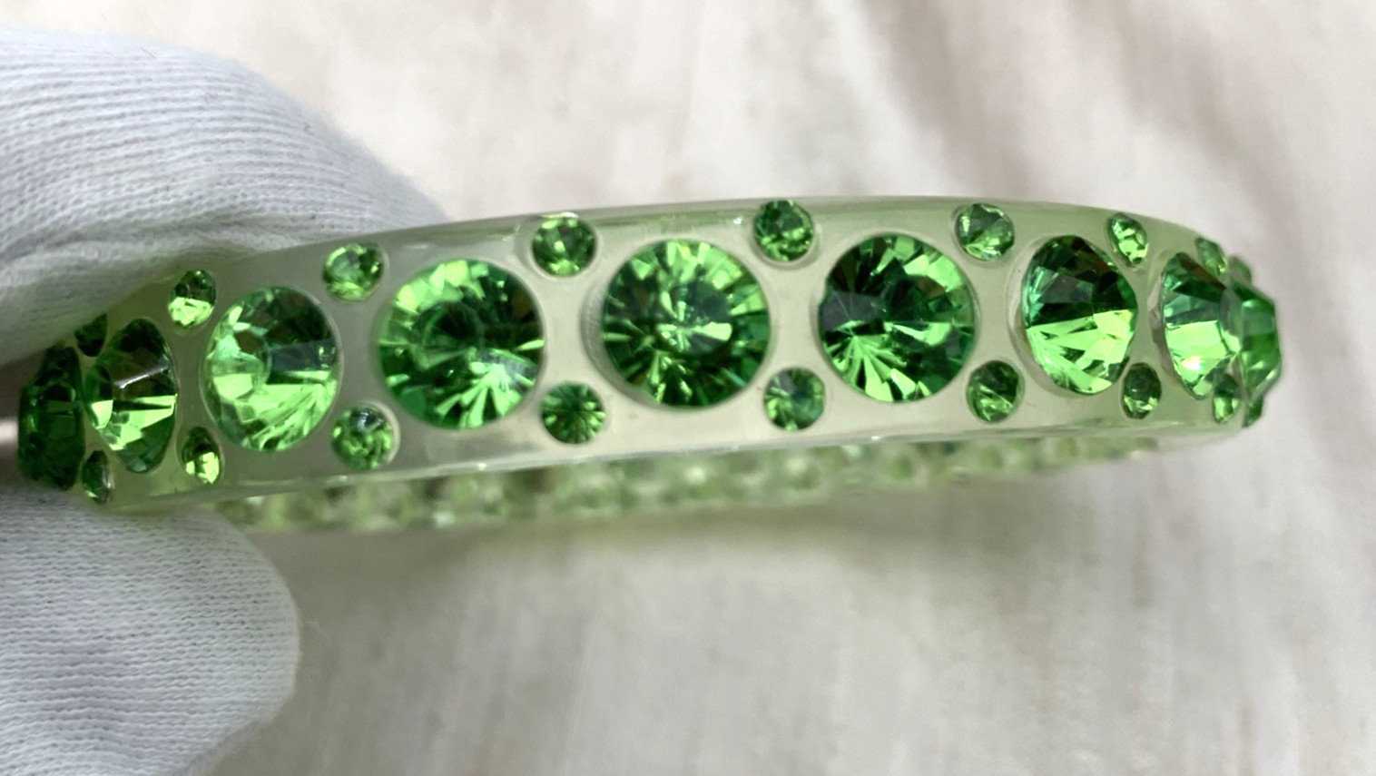 Vintage Art Deco Lucite & Rhinestone Bangle Bracelet Green Clear 8-1/4” IC