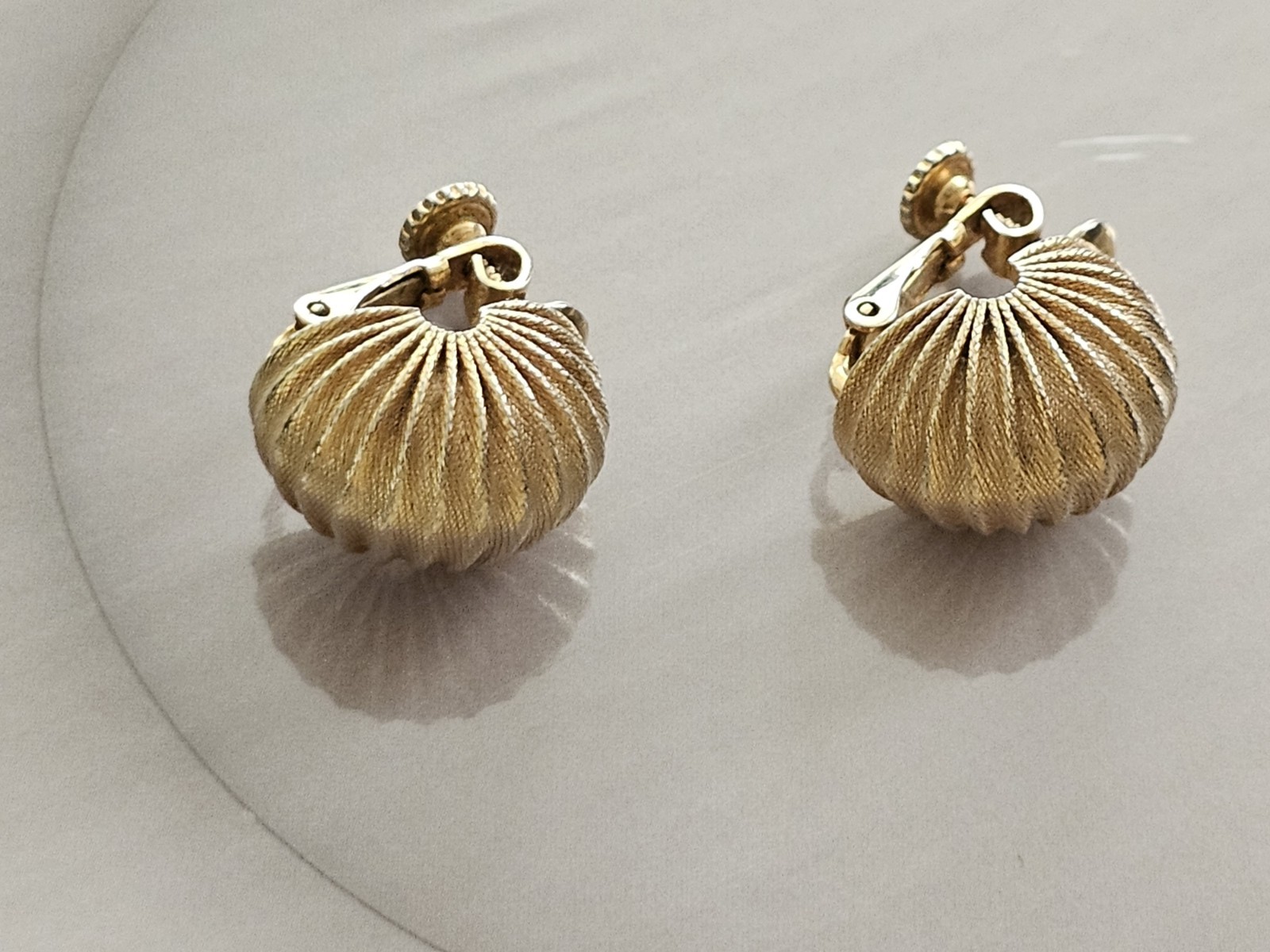 Vintage Adjustable Clip On Earrings In Vendome Armadilla Style. Gold Tone. 1950s