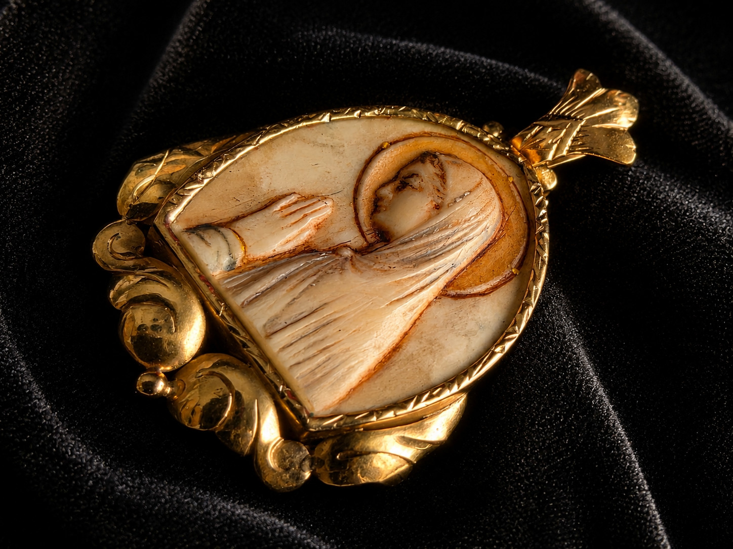Rare 1930s Art Deco Virgin Mary Pendant 18K Gold Hand Carved Relief