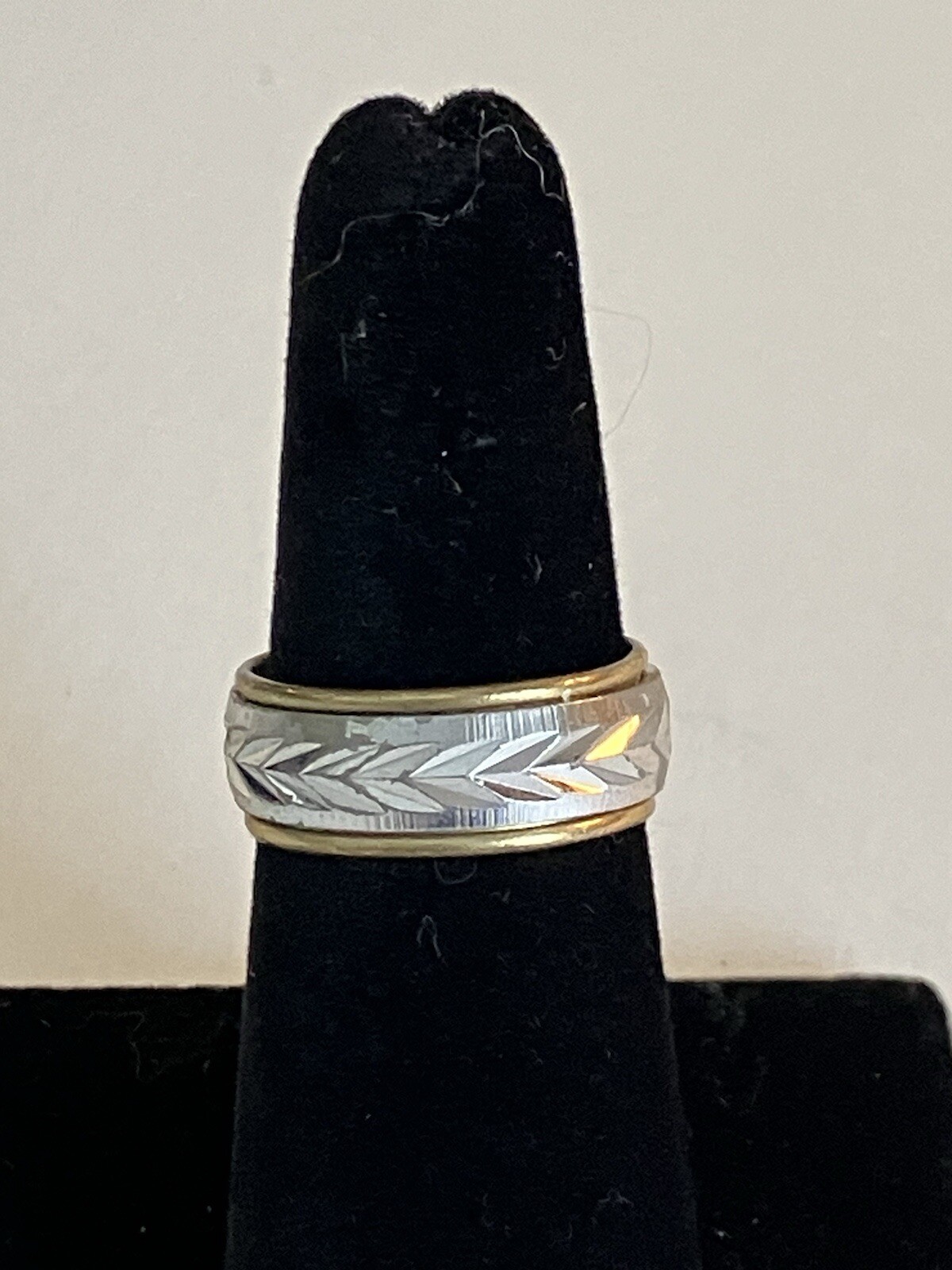 Vintage 18k HGE Stamped Gold Plated Band Ring Sz 6 3/4” Silver Tone Design