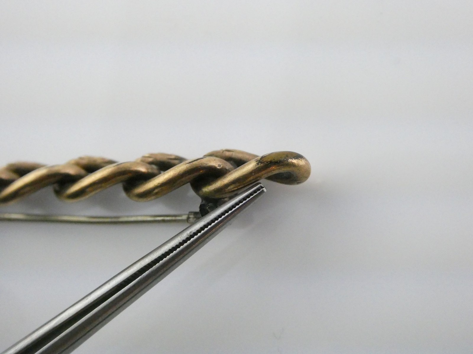 Antique Unmarked 12k Gold Fill Victorian Chased Loops Pin 6.7g 56mm Length