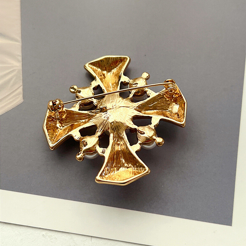 Vintage Baroque Court Brooch – Cross Enamel Lapel Pin for Clothing & Suit