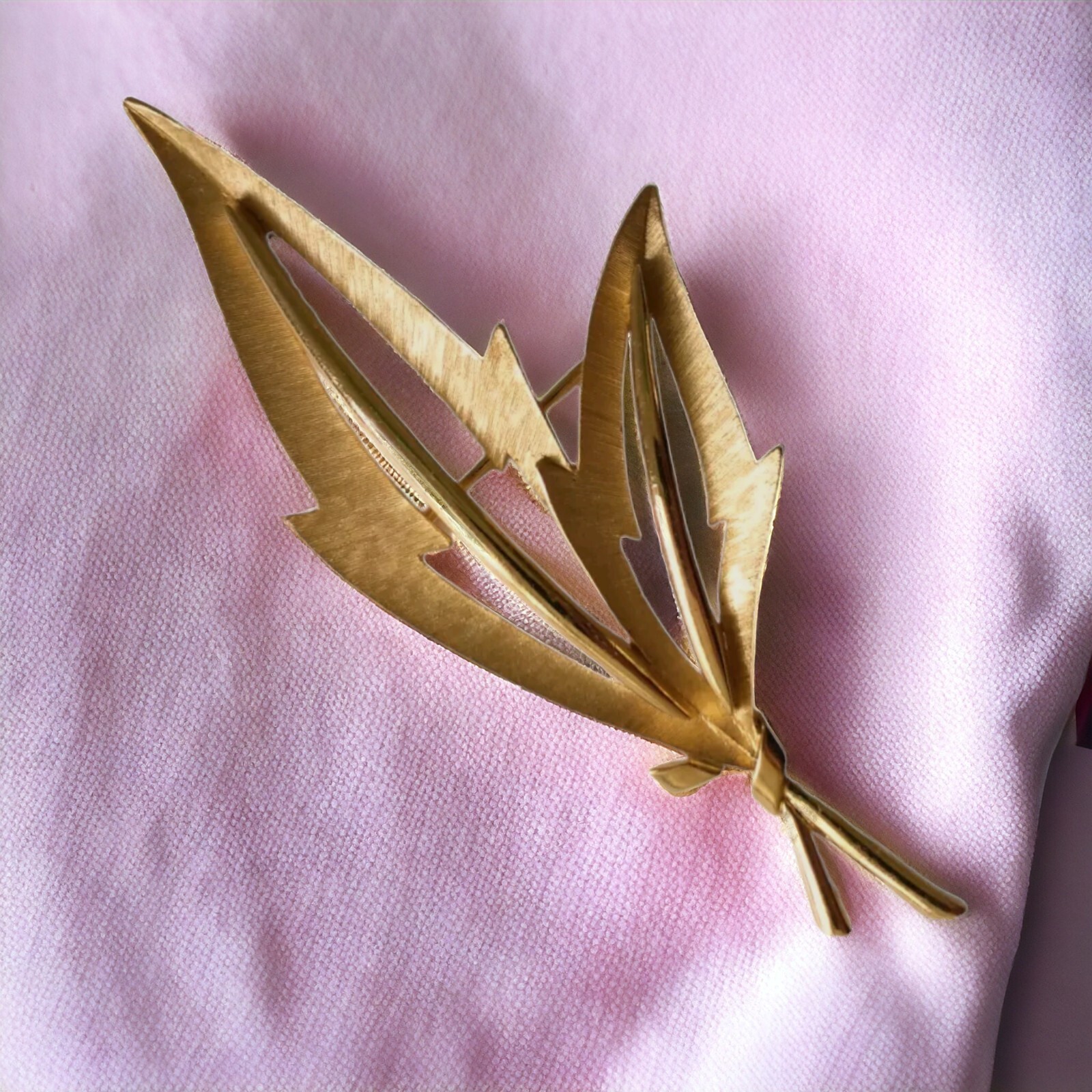 Crown Trifari Gold Tone Modernist Leaf Brooch Pin Brushed Gold Tone Finish MCM