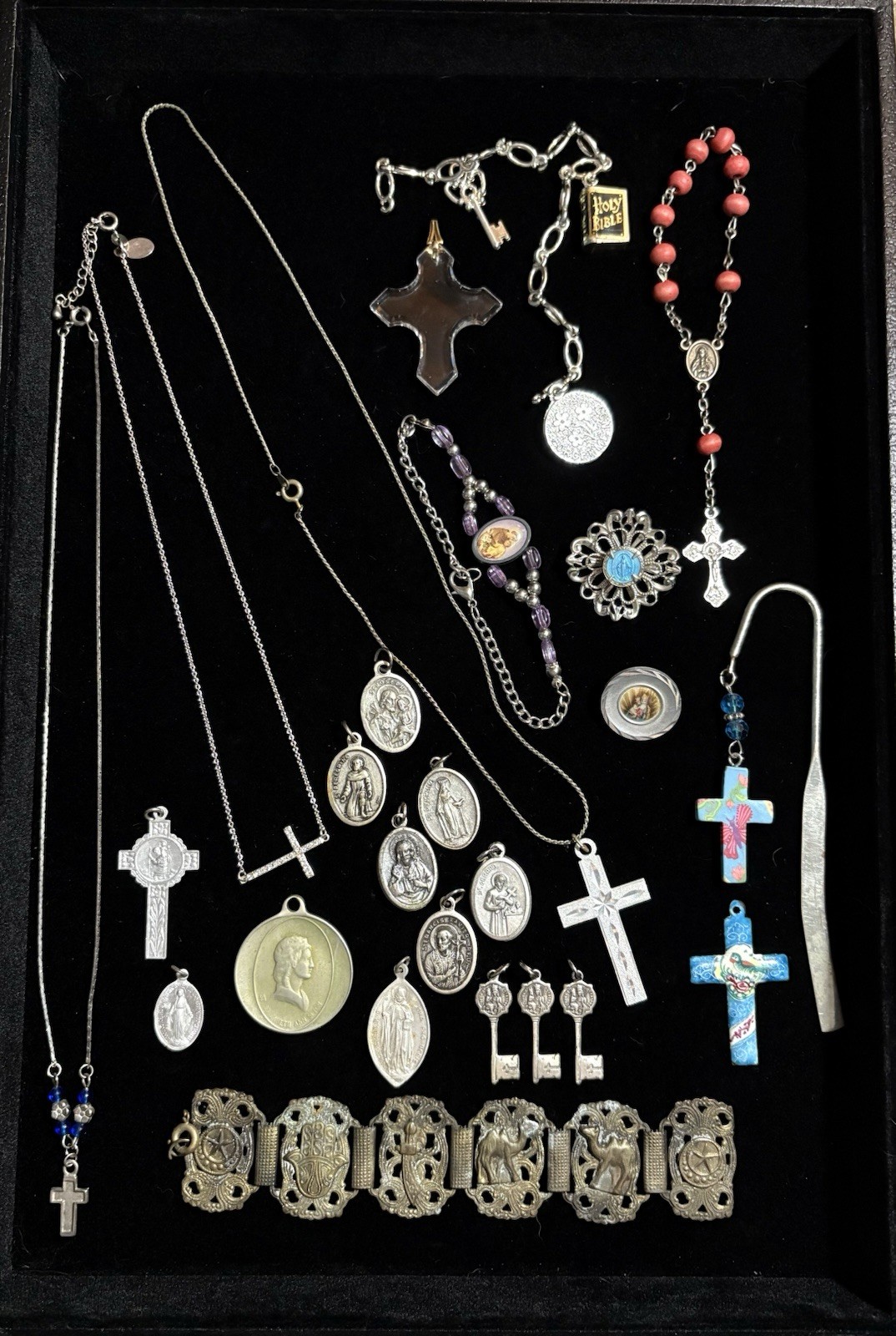 Vintage Religious Jewelry Lot 25 Pc Catholic Medallion Rosaries Few Marked Italy