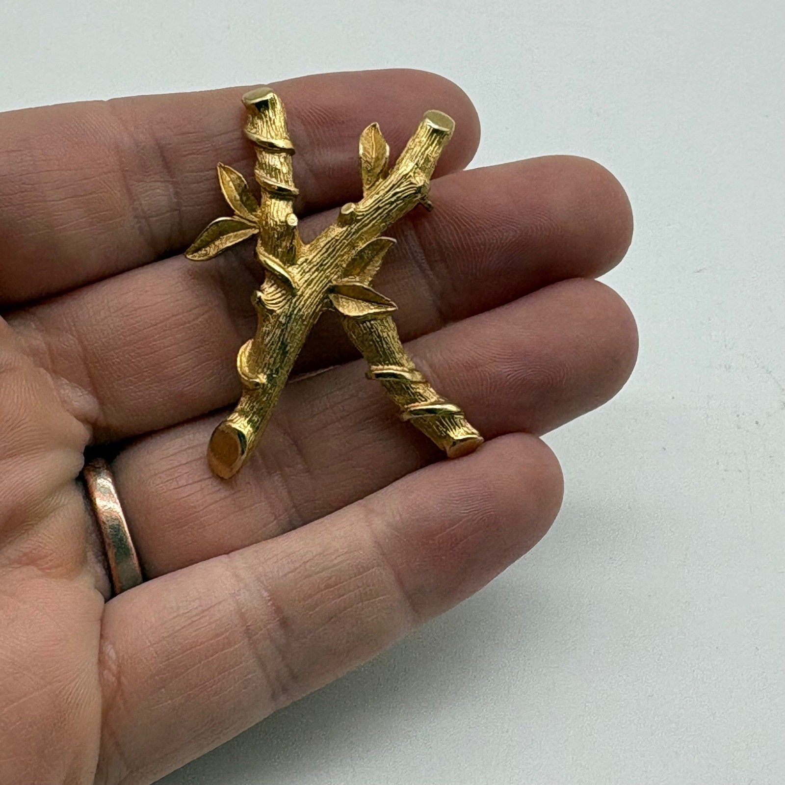 Sarah Coventry Vintage Gold Tone Branch Leaf Brooch Pin Textured Nature Design