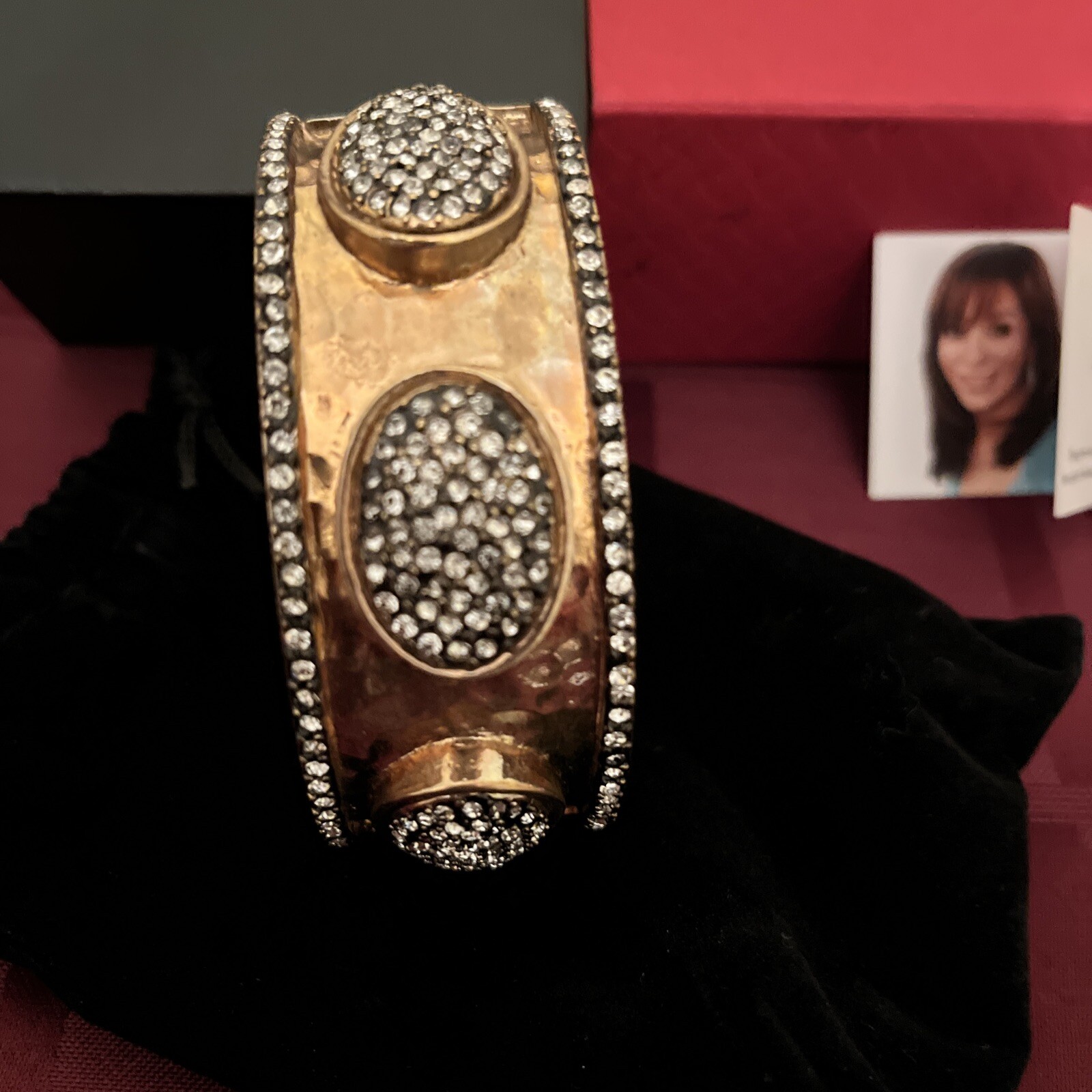 ❤️VTG RARE ADRIENNE “REAL COLLECTIBLES” HAMMERED GOLDTONE BRACELET W/RHINESTONES