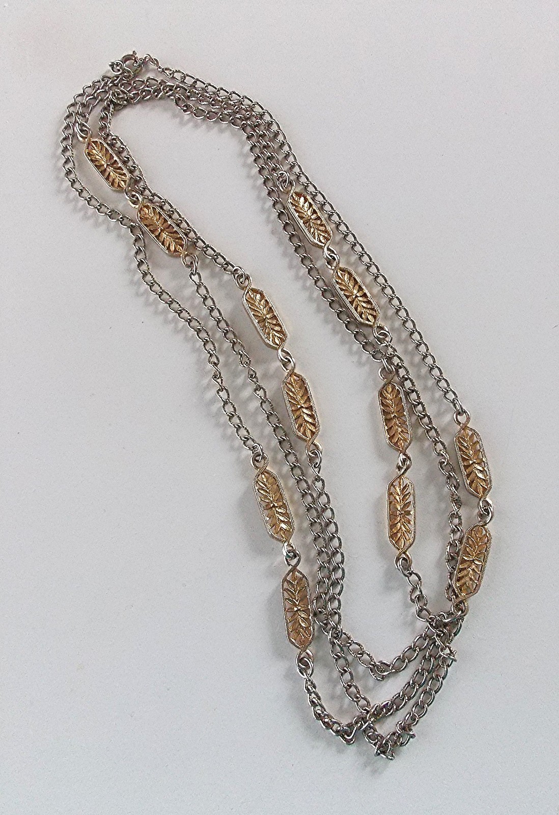 VINTAGE MID-CENTURY LOVELY GOLD TONE CHAIN 58″ AROUND SINGLE STRAND NECKLACE