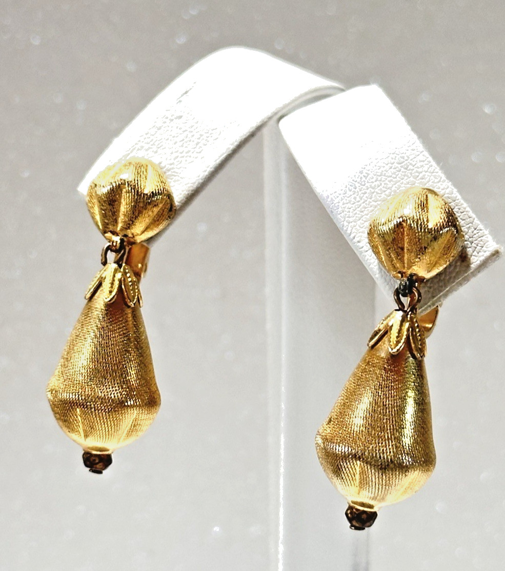 Crown TRIFARI Vintage Brushed Gold Tone Drop Dangle Bead Earrings 1 1/2″